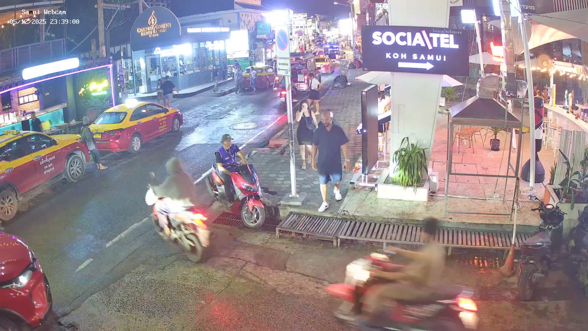 Chaweng Town Center Live Cam - Ko Samui, Surat Thani, Thailand