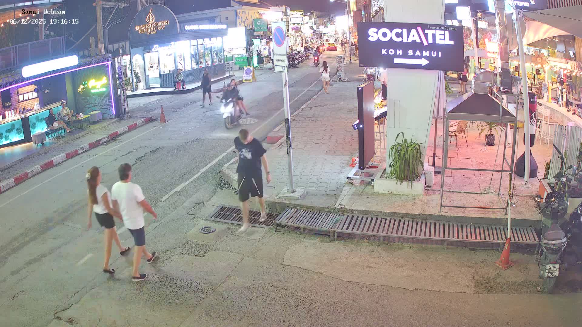 Chaweng Town Center Live Cam - Ko Samui, Surat Thani, Thailand