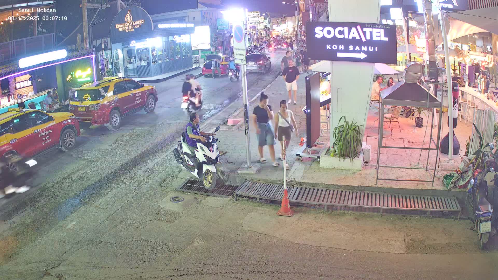 Chaweng Town Center Live Cam - Ko Samui, Surat Thani, Thailand