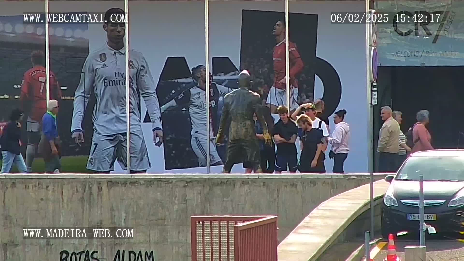 CR7 Museum & Busto do Bust of Dr. Francisco Sá Carneiro PTZ Live Cam - Funchal, Madeira, Portugal