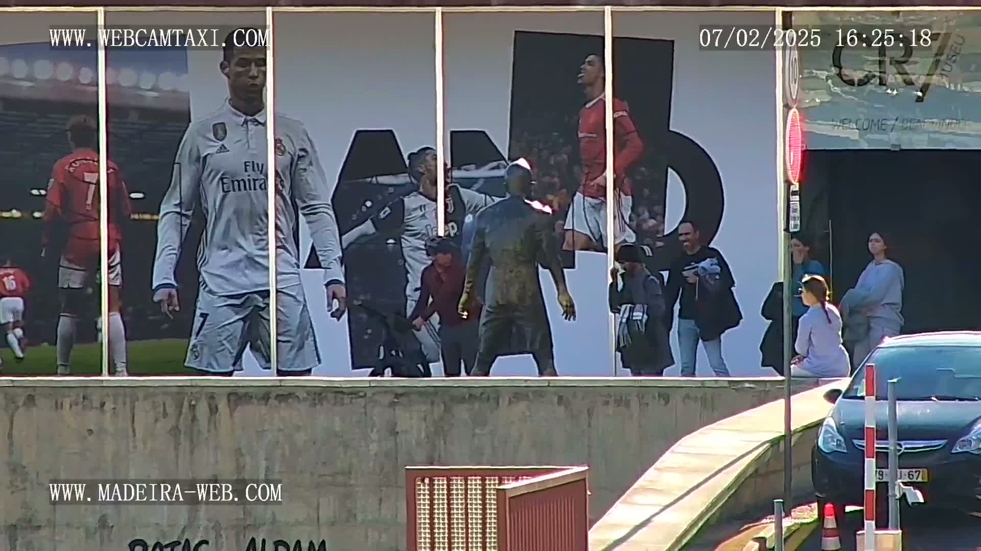 CR7 Museum & Busto do Bust of Dr. Francisco Sá Carneiro PTZ Live Cam - Funchal, Madeira, Portugal