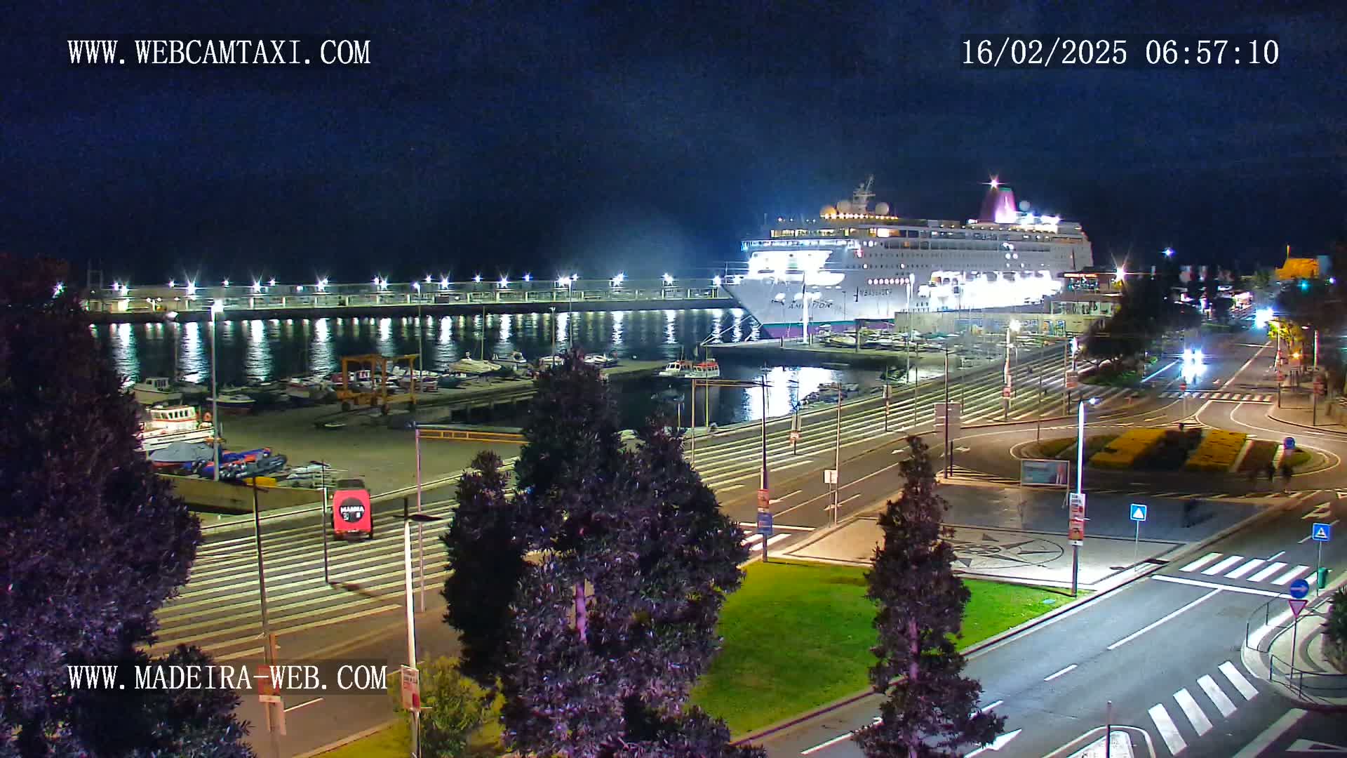 CR7 Museum & Busto do Bust of Dr. Francisco Sá Carneiro PTZ Live Cam - Funchal, Madeira, Portugal