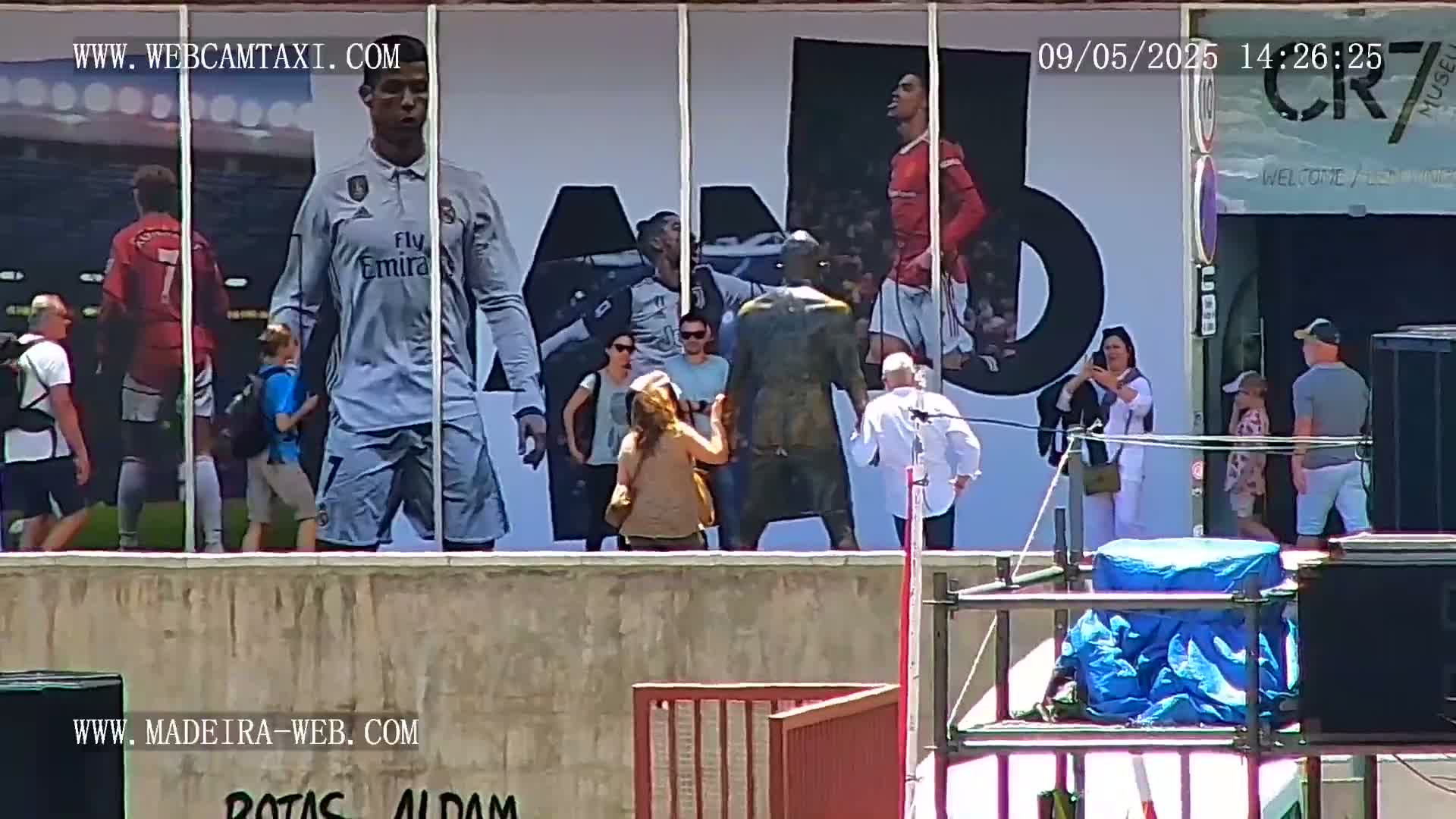 CR7 Museum & Busto do Bust of Dr. Francisco Sá Carneiro PTZ Live Cam - Funchal, Madeira, Portugal