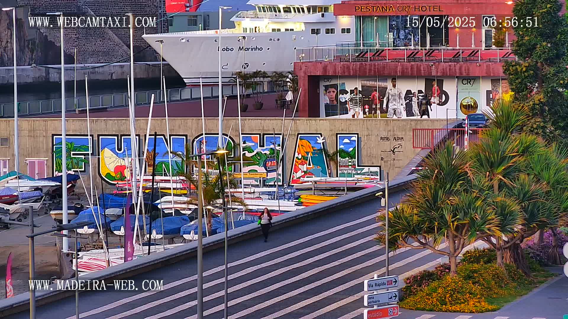 CR7 Museum & Busto do Bust of Dr. Francisco Sá Carneiro PTZ Live Cam - Funchal, Madeira, Portugal
