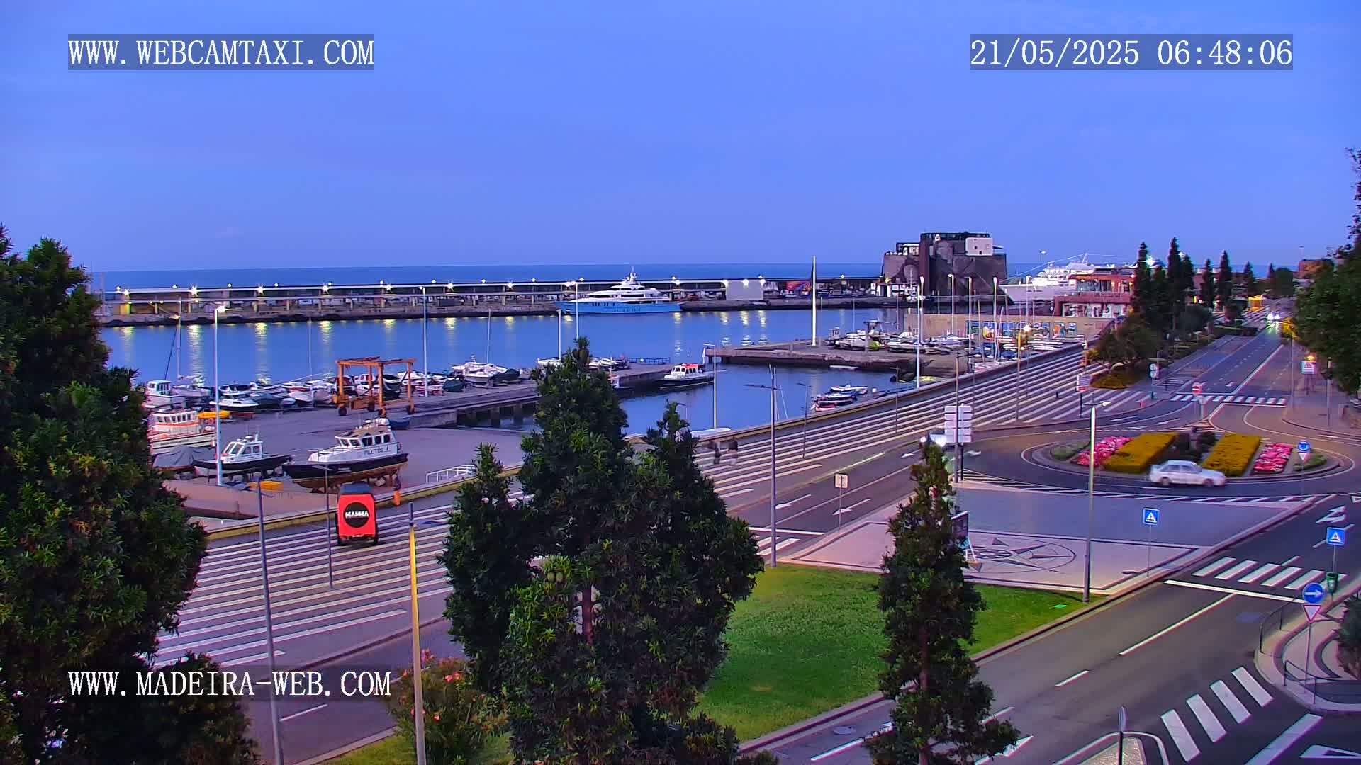 CR7 Museum & Busto do Bust of Dr. Francisco Sá Carneiro PTZ Live Cam - Funchal, Madeira, Portugal