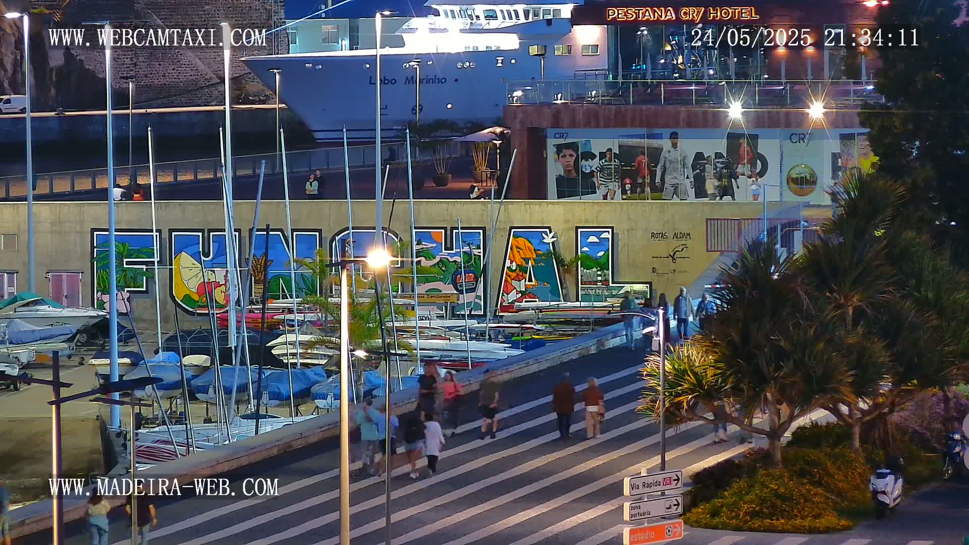 CR7 Museum & Busto do Bust of Dr. Francisco Sá Carneiro PTZ Live Cam - Funchal, Madeira, Portugal