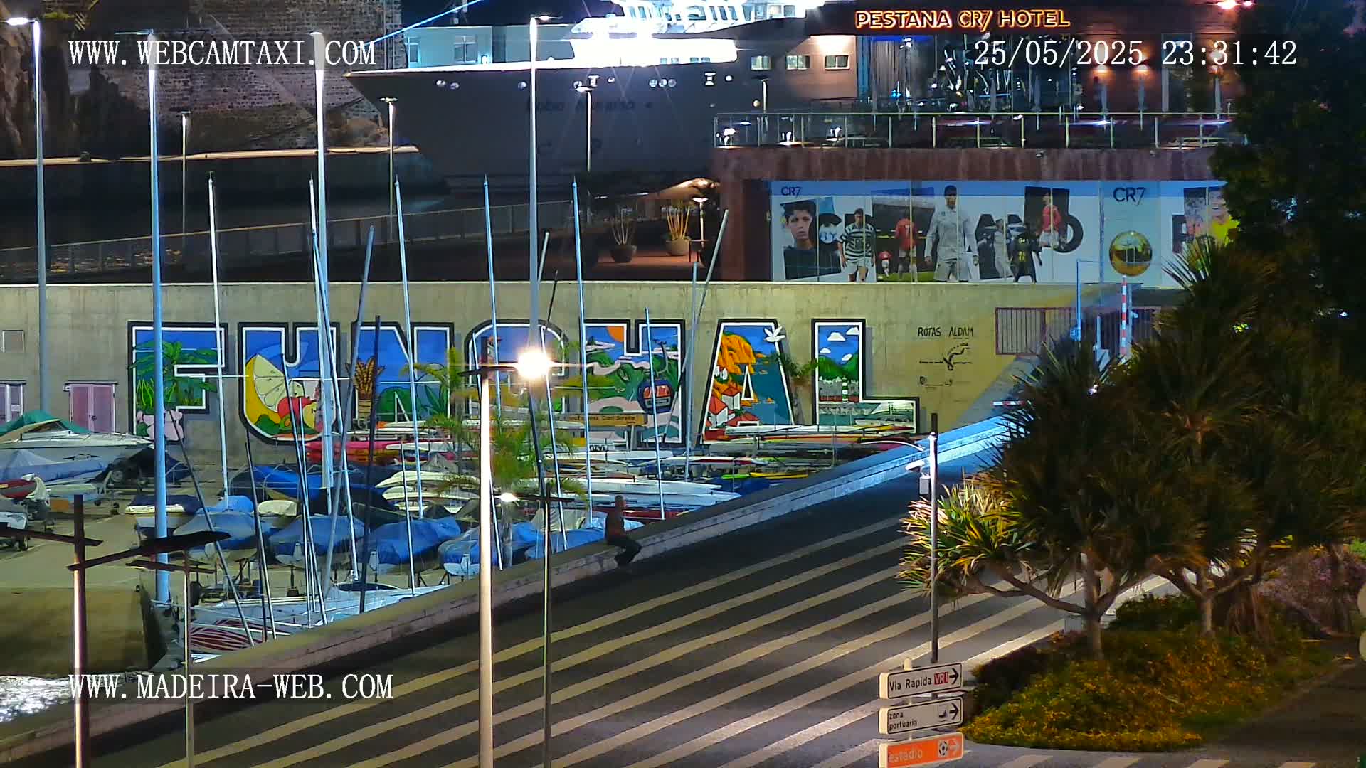 CR7 Museum & Busto do Bust of Dr. Francisco Sá Carneiro PTZ Live Cam - Funchal, Madeira, Portugal