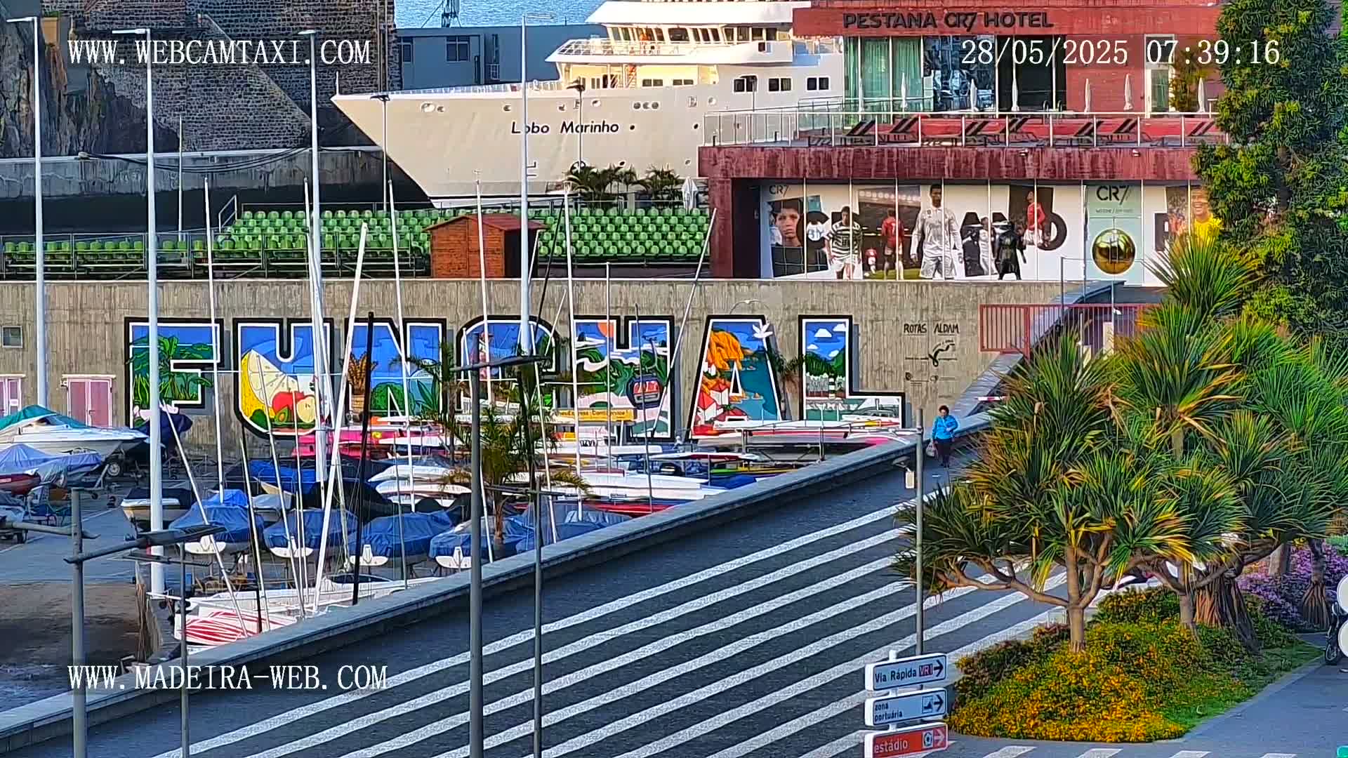 CR7 Museum & Busto do Bust of Dr. Francisco Sá Carneiro PTZ Live Cam - Funchal, Madeira, Portugal