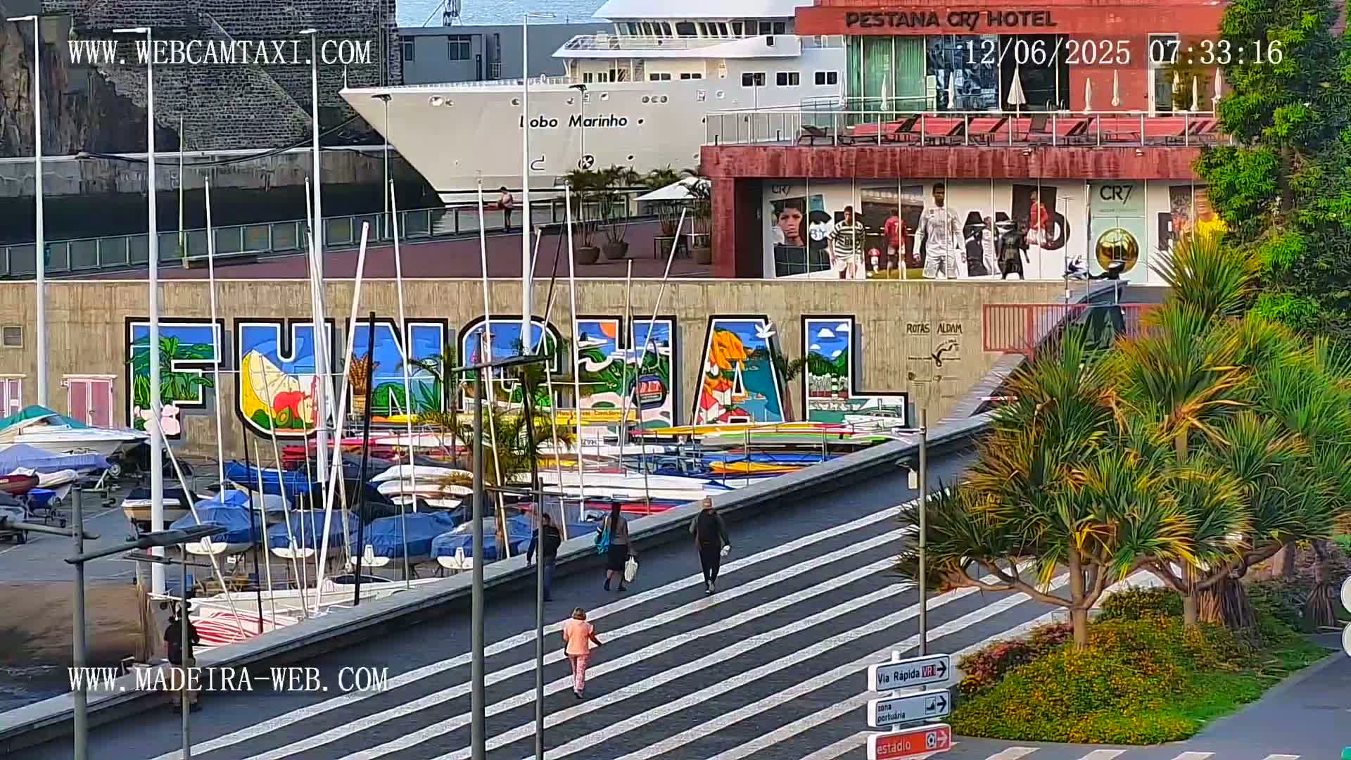 CR7 Museum & Busto do Bust of Dr. Francisco Sá Carneiro PTZ Live Cam - Funchal, Madeira, Portugal