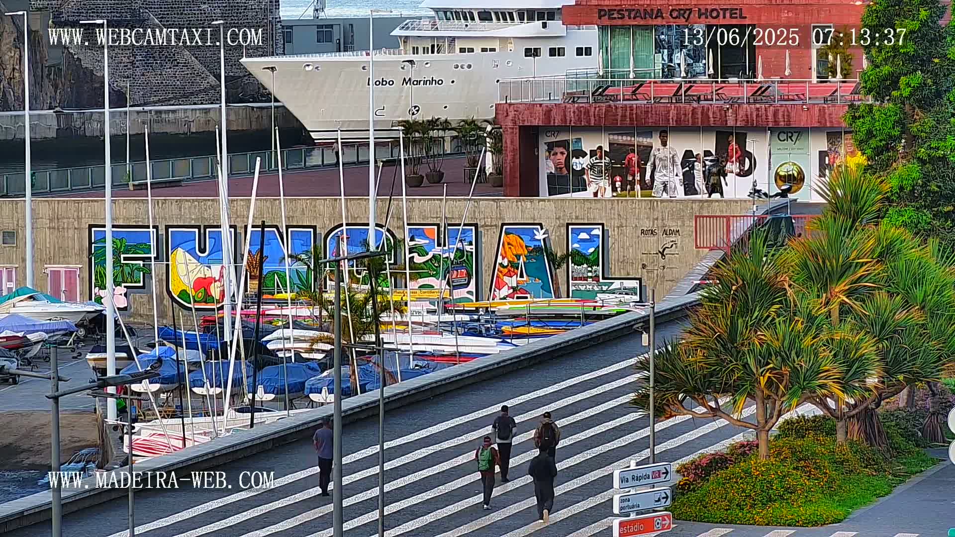 CR7 Museum & Busto do Bust of Dr. Francisco Sá Carneiro PTZ Live Cam - Funchal, Madeira, Portugal