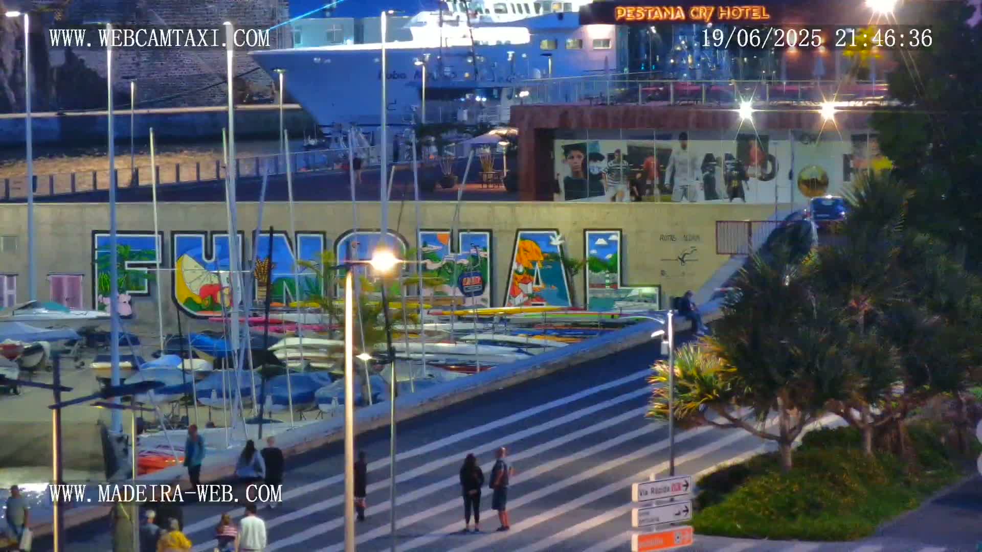 CR7 Museum & Busto do Bust of Dr. Francisco Sá Carneiro PTZ Live Cam - Funchal, Madeira, Portugal
