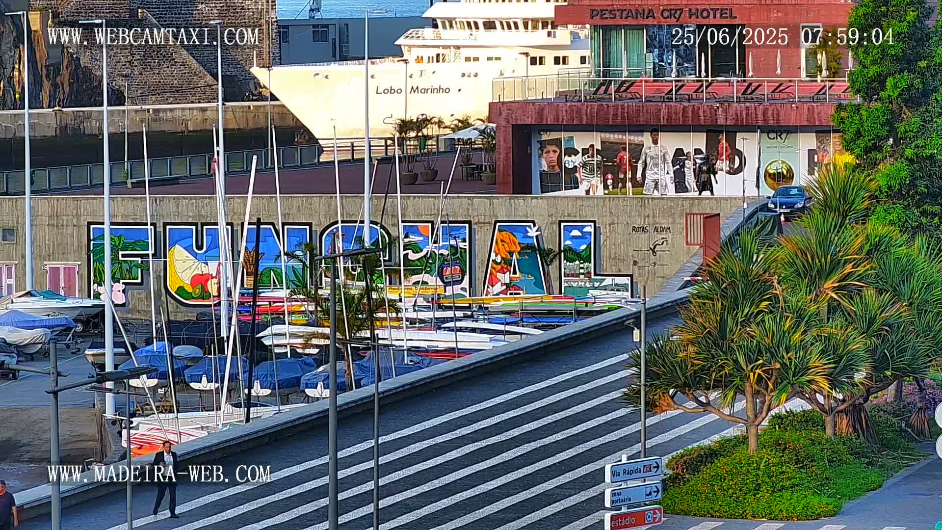 CR7 Museum & Busto do Bust of Dr. Francisco Sá Carneiro PTZ Live Cam - Funchal, Madeira, Portugal
