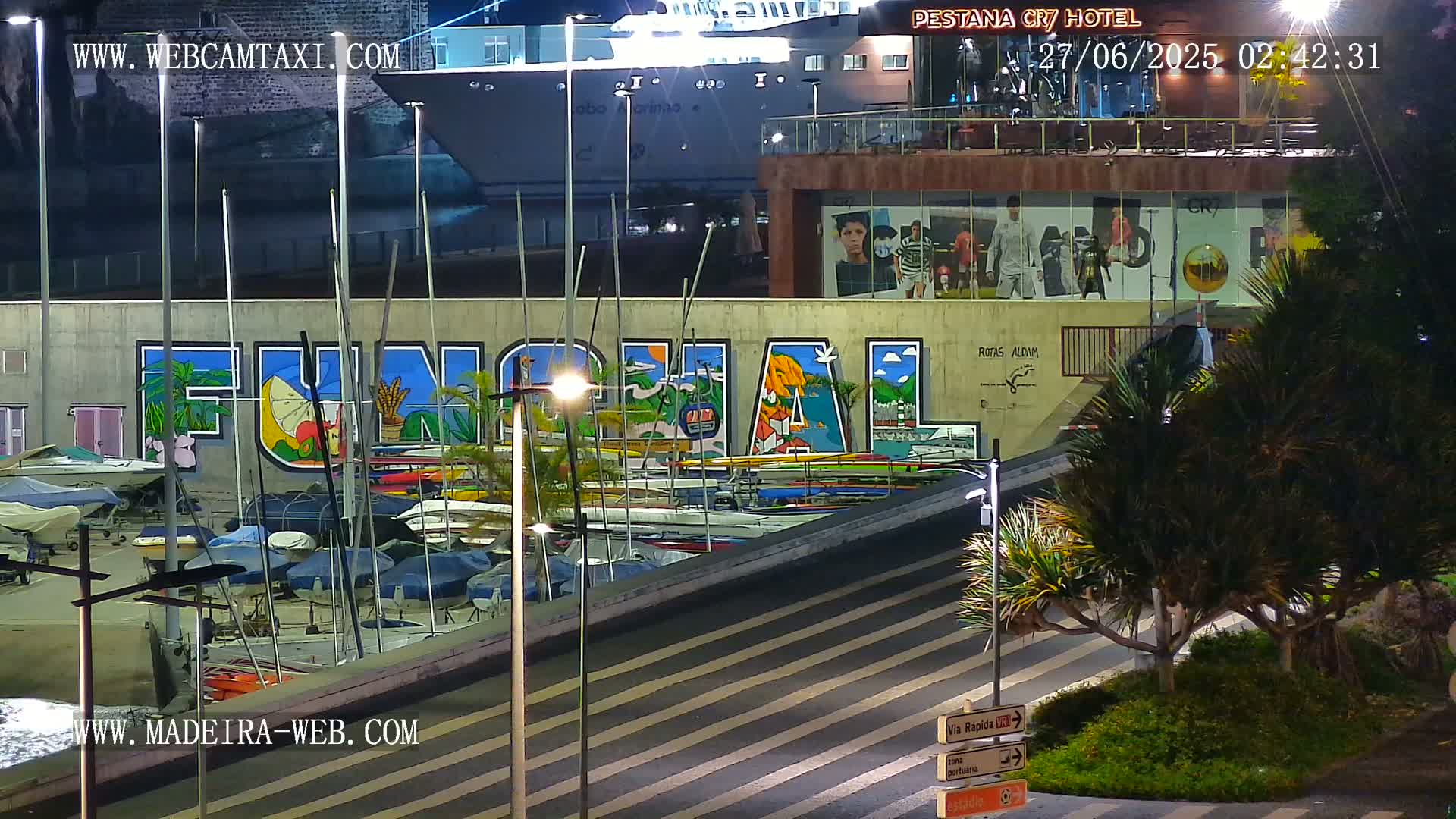 CR7 Museum & Busto do Bust of Dr. Francisco Sá Carneiro PTZ Live Cam - Funchal, Madeira, Portugal