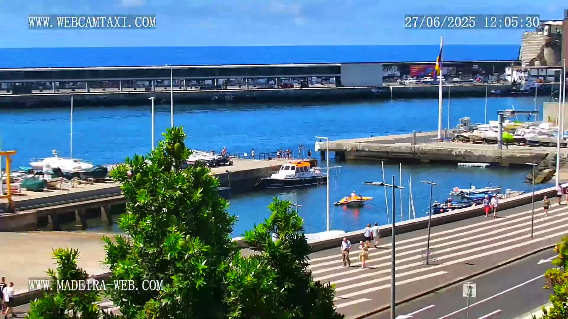 CR7 Museum & Busto do Bust of Dr. Francisco Sá Carneiro PTZ Live Cam - Funchal, Madeira, Portugal