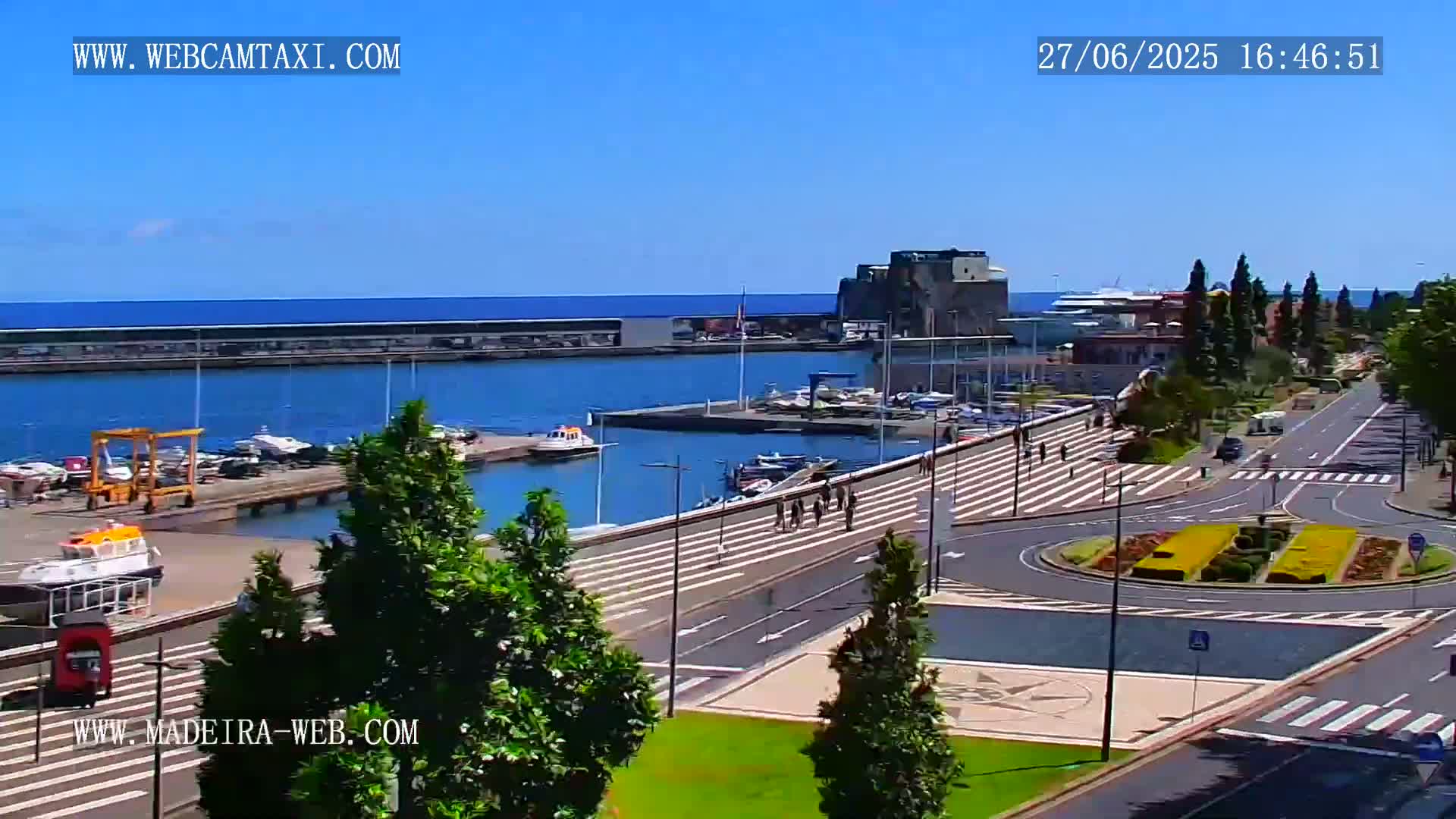 CR7 Museum & Busto do Bust of Dr. Francisco Sá Carneiro PTZ Live Cam - Funchal, Madeira, Portugal