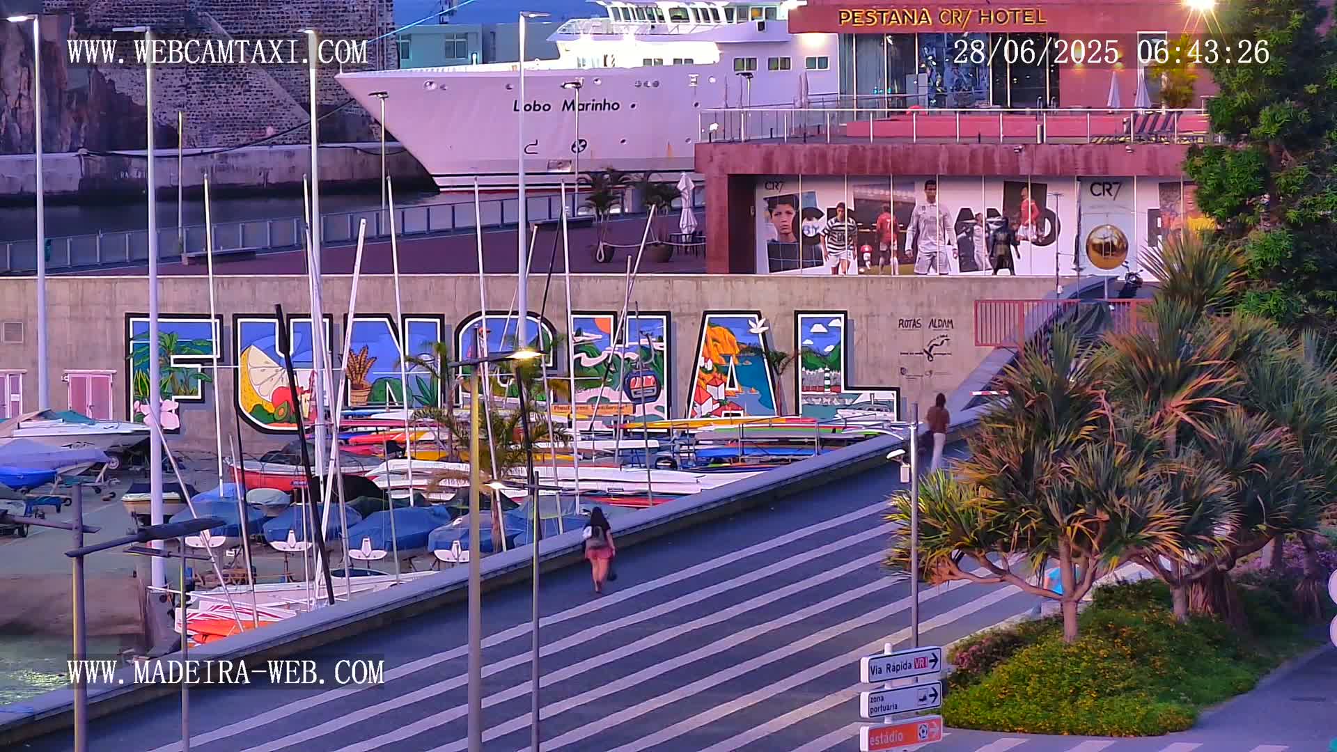 CR7 Museum & Busto do Bust of Dr. Francisco Sá Carneiro PTZ Live Cam - Funchal, Madeira, Portugal