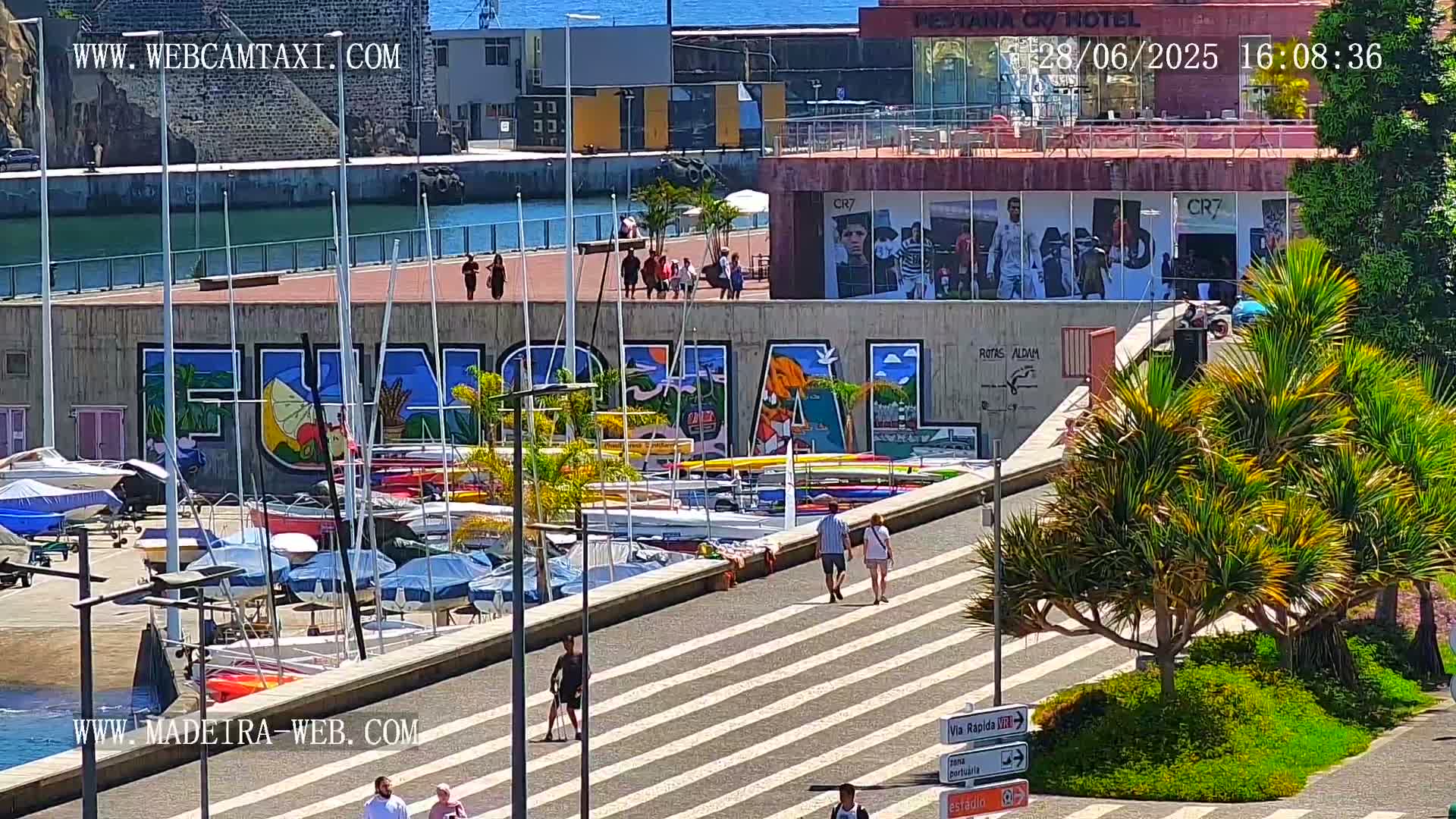 CR7 Museum & Busto do Bust of Dr. Francisco Sá Carneiro PTZ Live Cam - Funchal, Madeira, Portugal