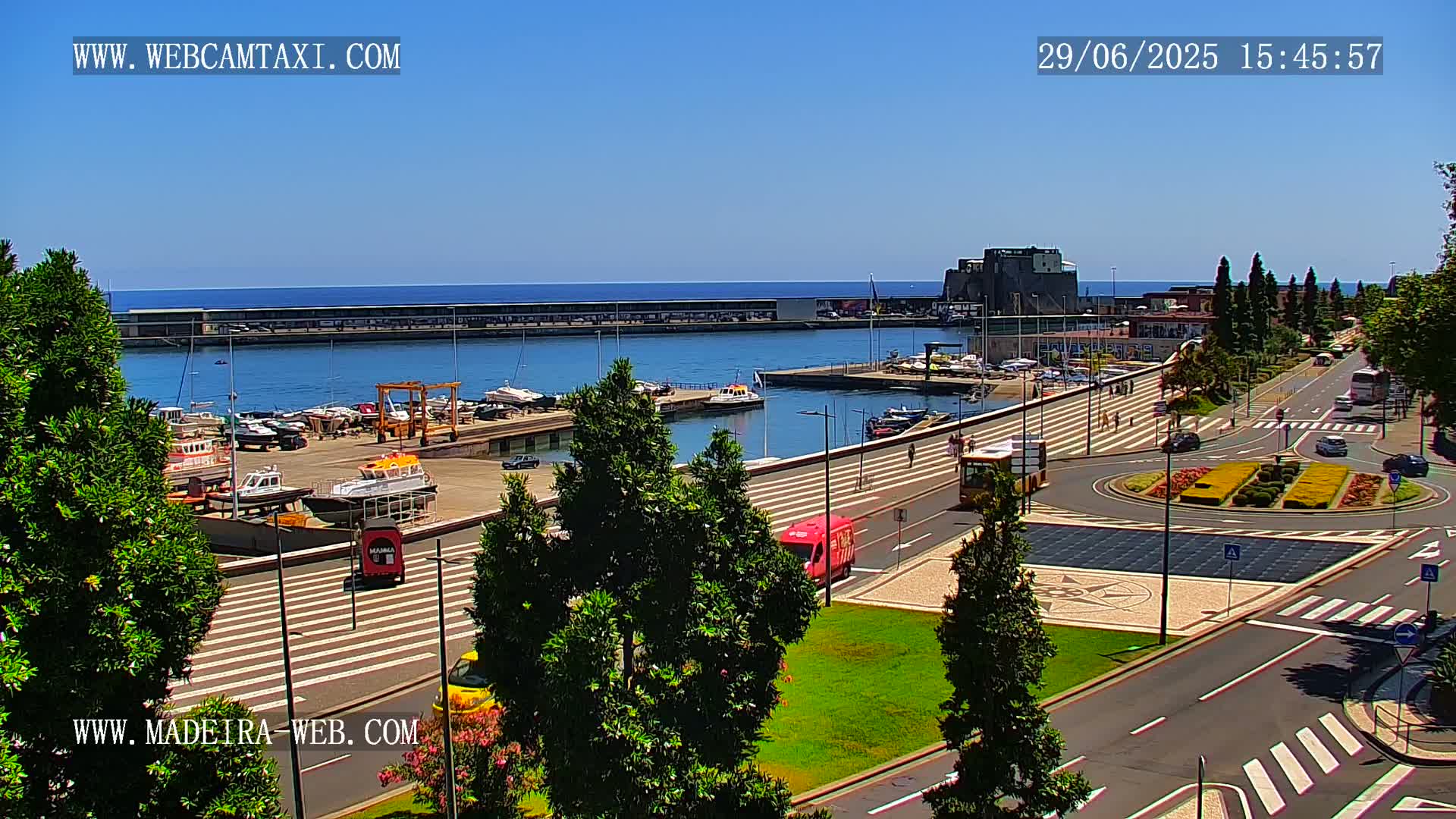CR7 Museum & Busto do Bust of Dr. Francisco Sá Carneiro PTZ Live Cam - Funchal, Madeira, Portugal