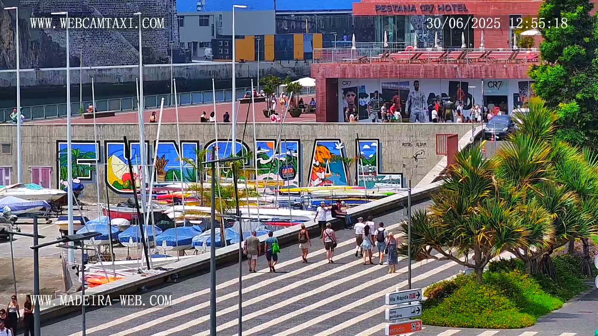 CR7 Museum & Busto do Bust of Dr. Francisco Sá Carneiro PTZ Live Cam - Funchal, Madeira, Portugal