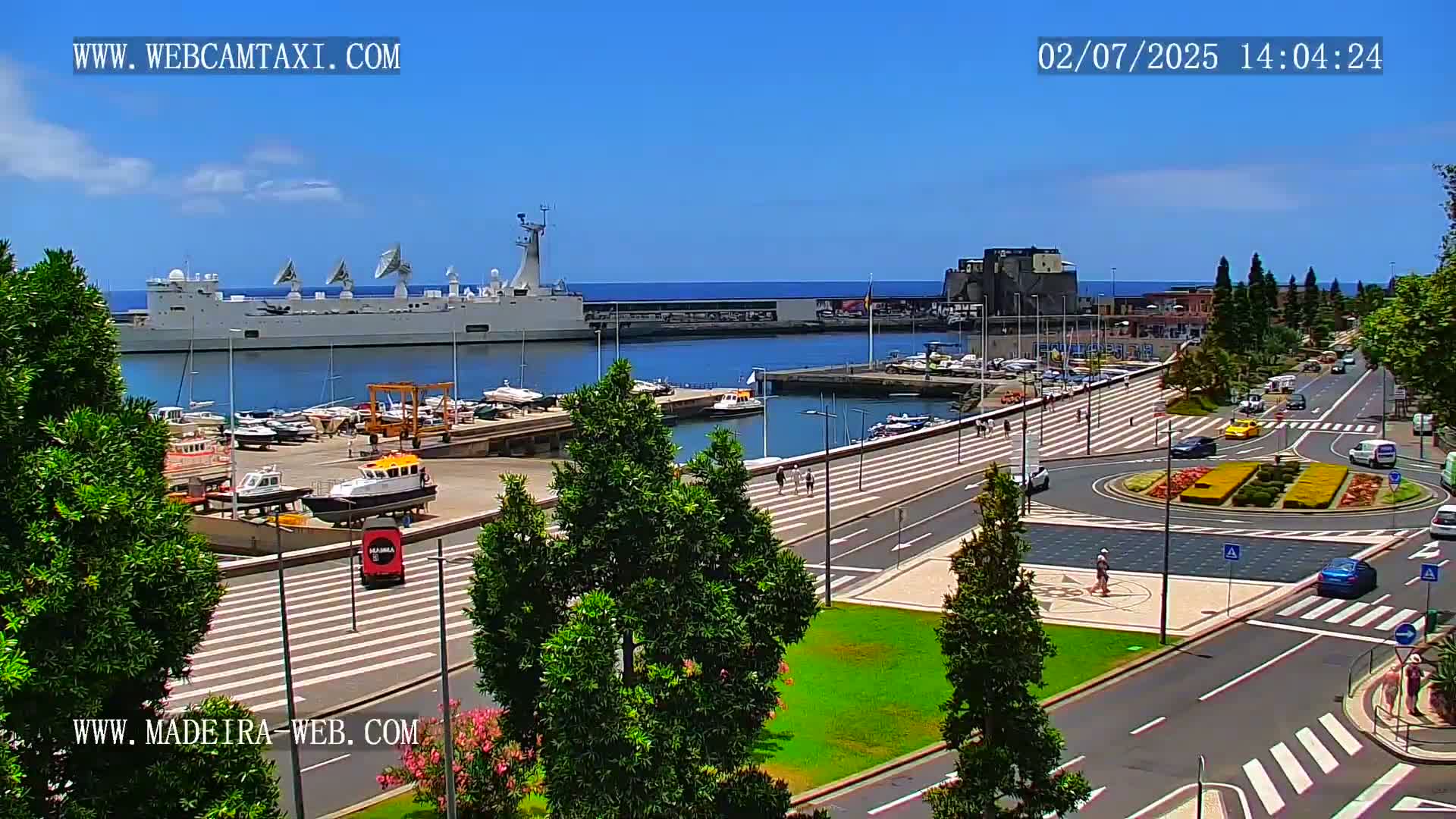 CR7 Museum & Busto do Bust of Dr. Francisco Sá Carneiro PTZ Live Cam - Funchal, Madeira, Portugal