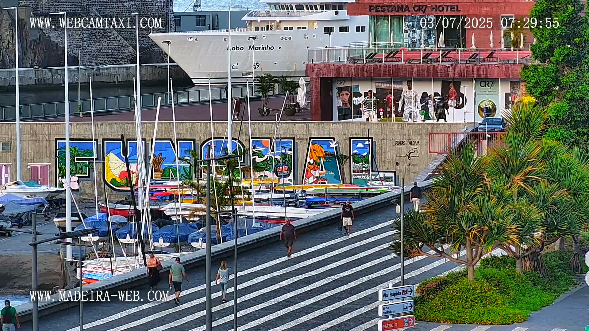 CR7 Museum & Busto do Bust of Dr. Francisco Sá Carneiro PTZ Live Cam - Funchal, Madeira, Portugal