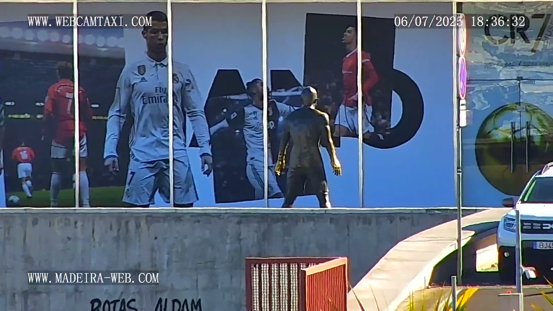 CR7 Museum & Busto do Bust of Dr. Francisco Sá Carneiro PTZ Live Cam - Funchal, Madeira, Portugal
