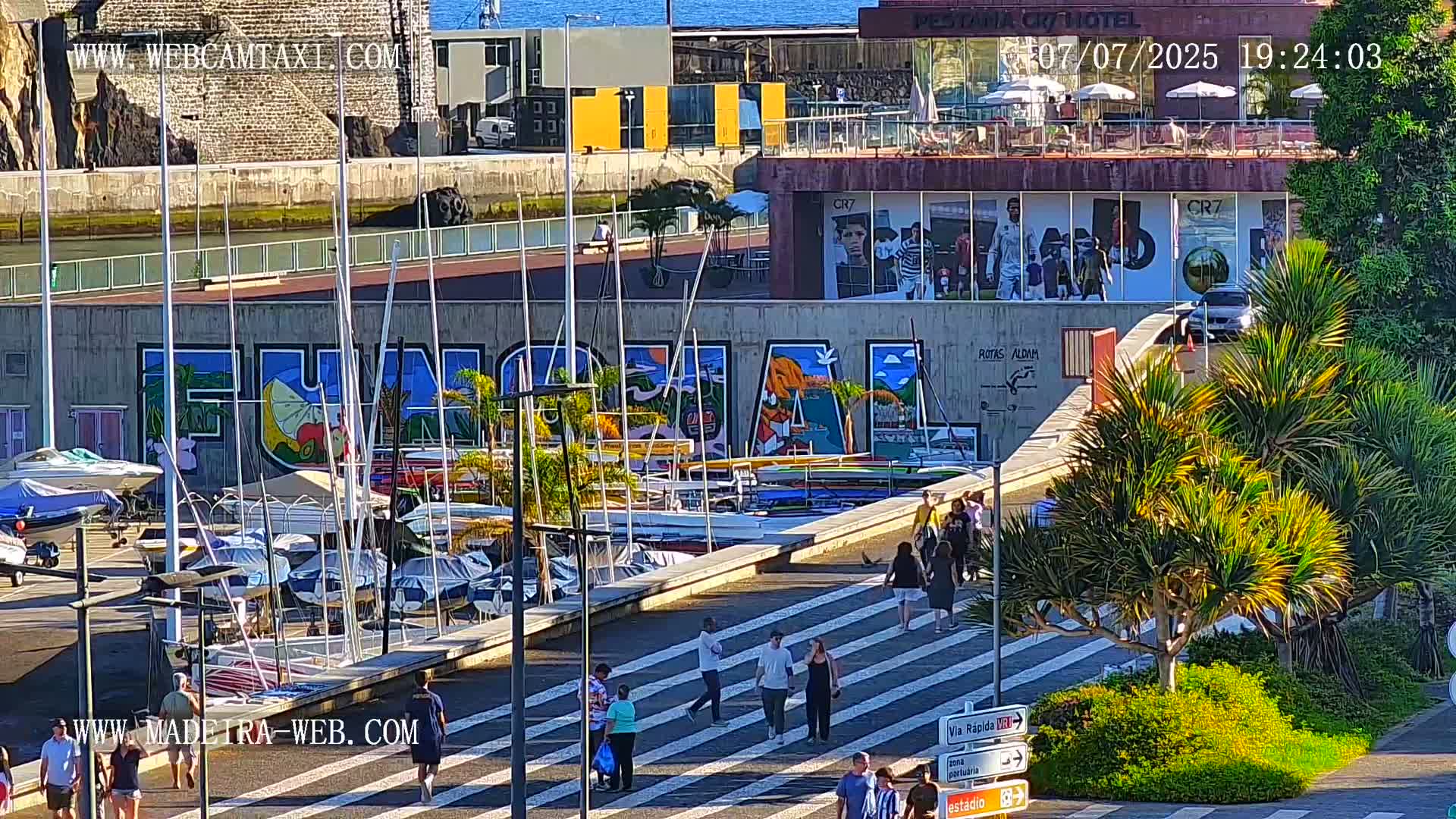 CR7 Museum & Busto do Bust of Dr. Francisco Sá Carneiro PTZ Live Cam - Funchal, Madeira, Portugal