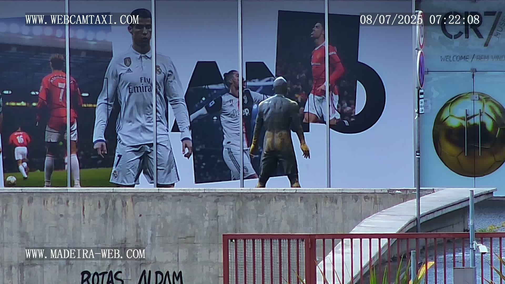 CR7 Museum & Busto do Bust of Dr. Francisco Sá Carneiro PTZ Live Cam - Funchal, Madeira, Portugal