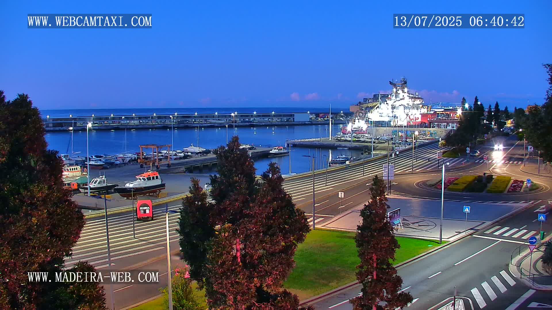 CR7 Museum & Busto do Bust of Dr. Francisco Sá Carneiro PTZ Live Cam - Funchal, Madeira, Portugal