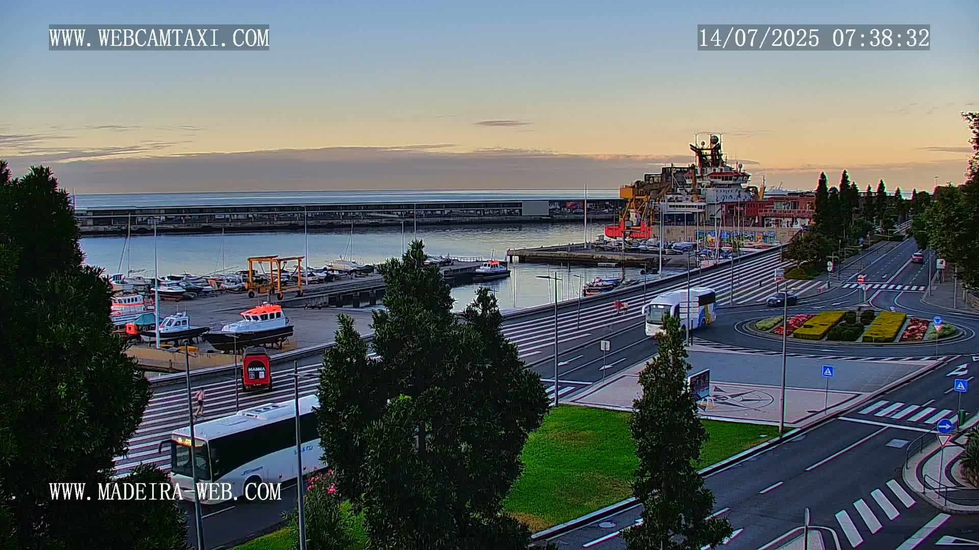 CR7 Museum & Busto do Bust of Dr. Francisco Sá Carneiro PTZ Live Cam - Funchal, Madeira, Portugal
