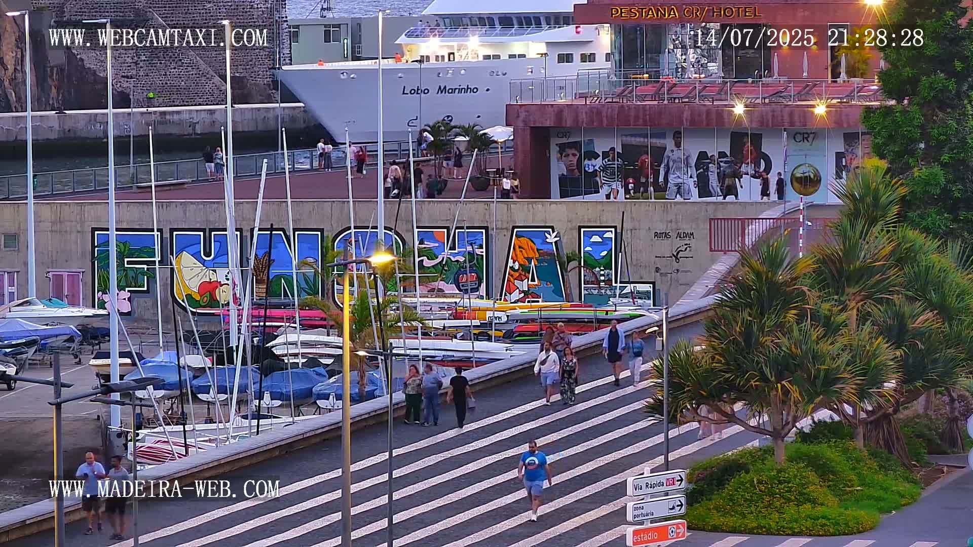 CR7 Museum & Busto do Bust of Dr. Francisco Sá Carneiro PTZ Live Cam - Funchal, Madeira, Portugal