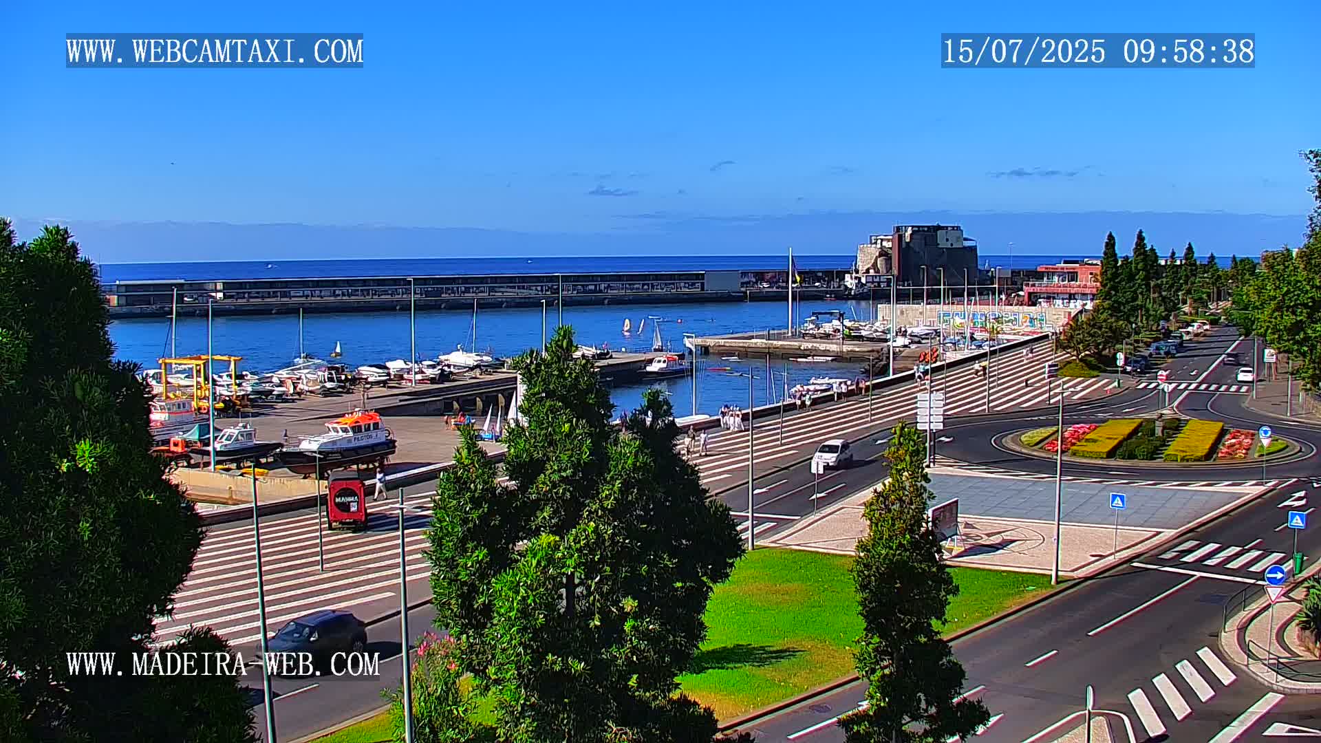CR7 Museum & Busto do Bust of Dr. Francisco Sá Carneiro PTZ Live Cam - Funchal, Madeira, Portugal