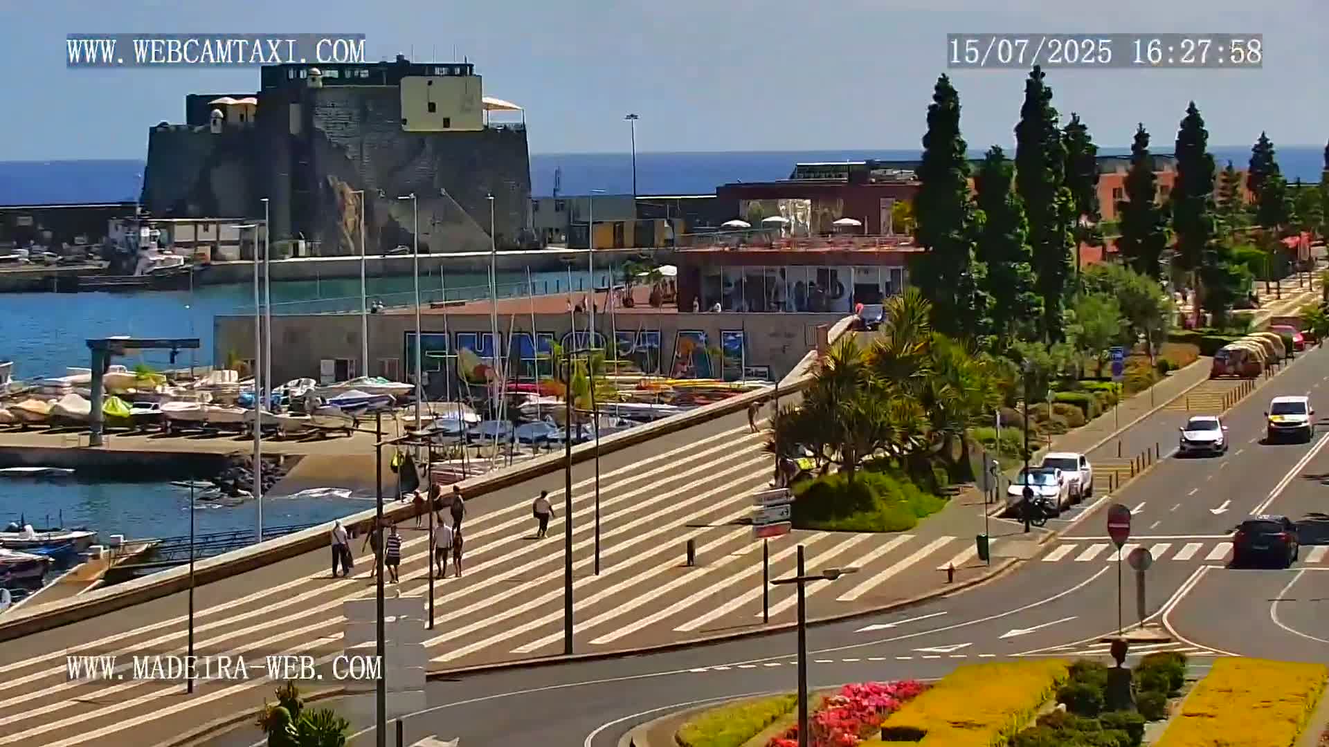 CR7 Museum & Busto do Bust of Dr. Francisco Sá Carneiro PTZ Live Cam - Funchal, Madeira, Portugal