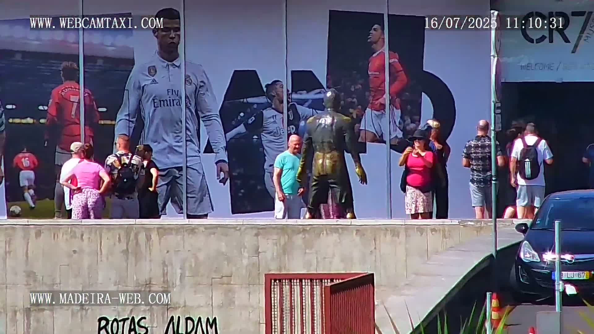 CR7 Museum & Busto do Bust of Dr. Francisco Sá Carneiro PTZ Live Cam - Funchal, Madeira, Portugal