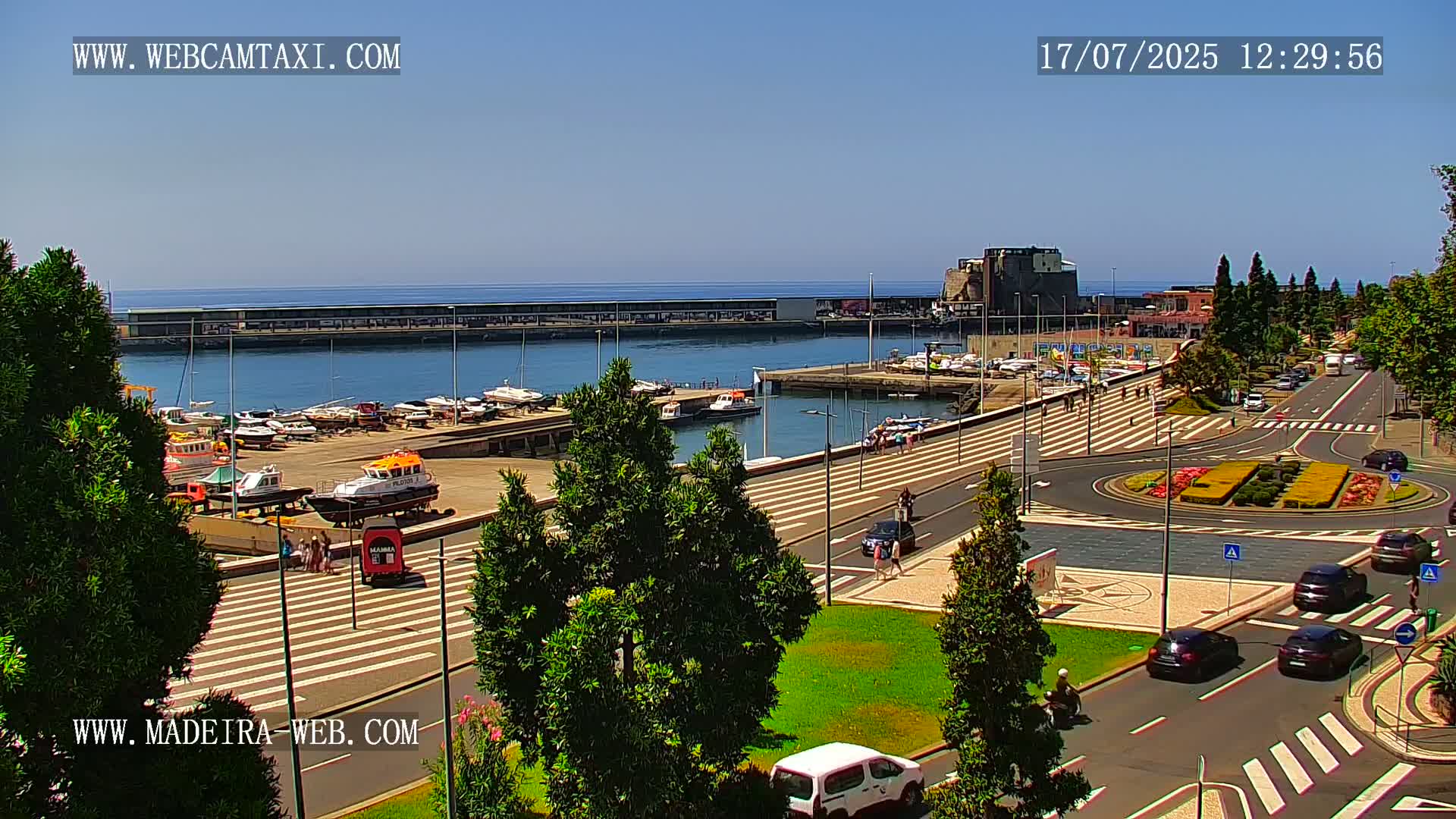 CR7 Museum & Busto do Bust of Dr. Francisco Sá Carneiro PTZ Live Cam - Funchal, Madeira, Portugal