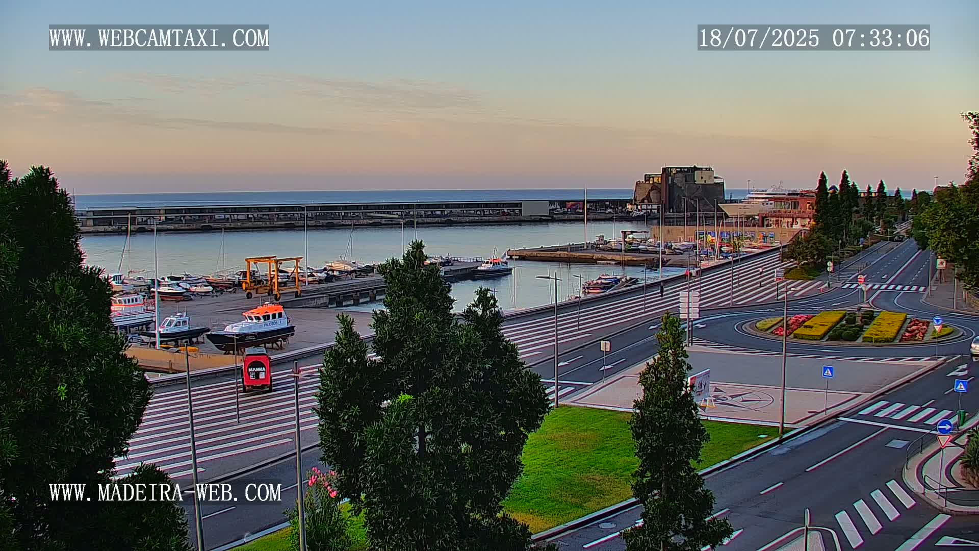 CR7 Museum & Busto do Bust of Dr. Francisco Sá Carneiro PTZ Live Cam - Funchal, Madeira, Portugal