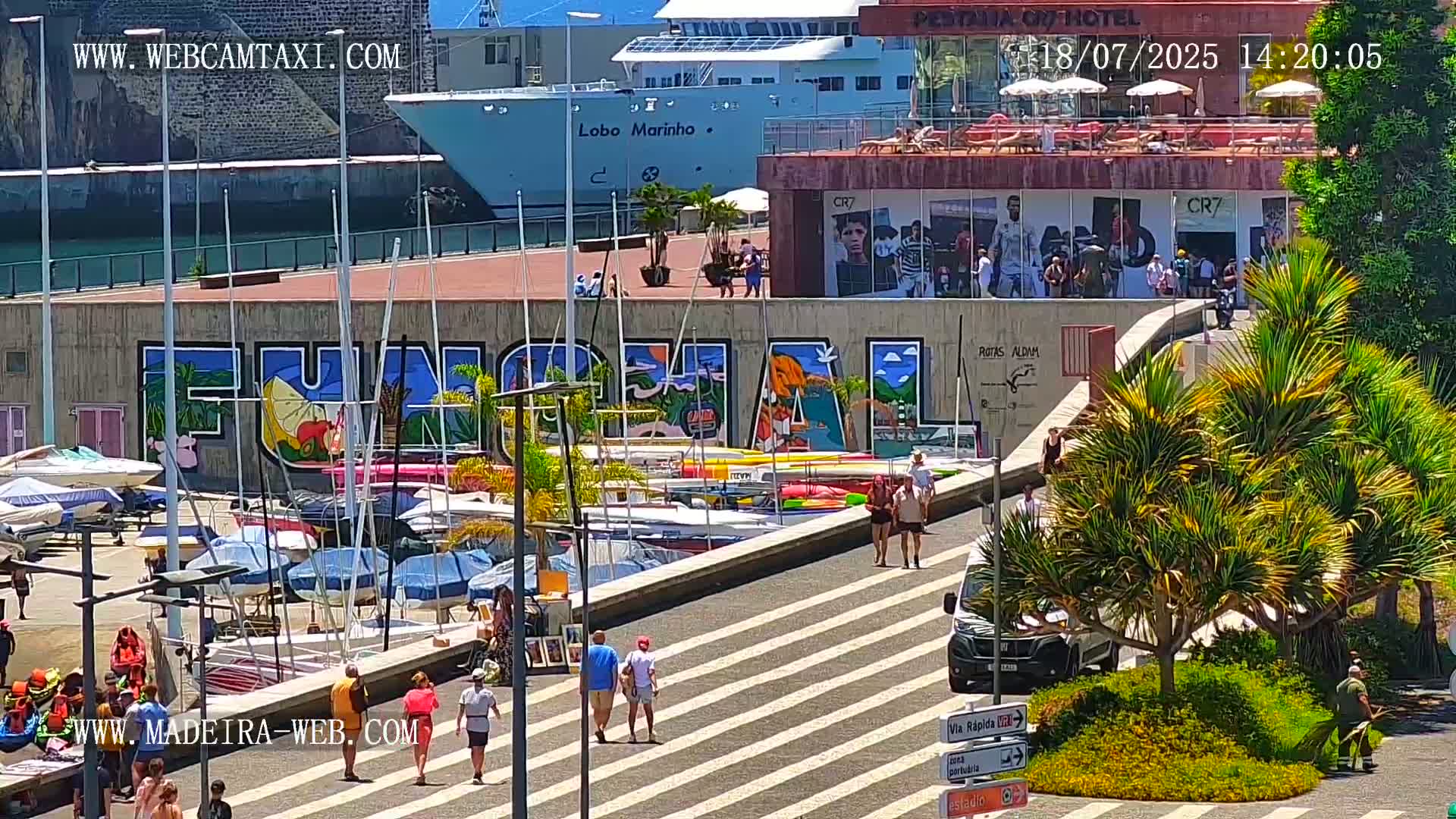CR7 Museum & Busto do Bust of Dr. Francisco Sá Carneiro PTZ Live Cam - Funchal, Madeira, Portugal