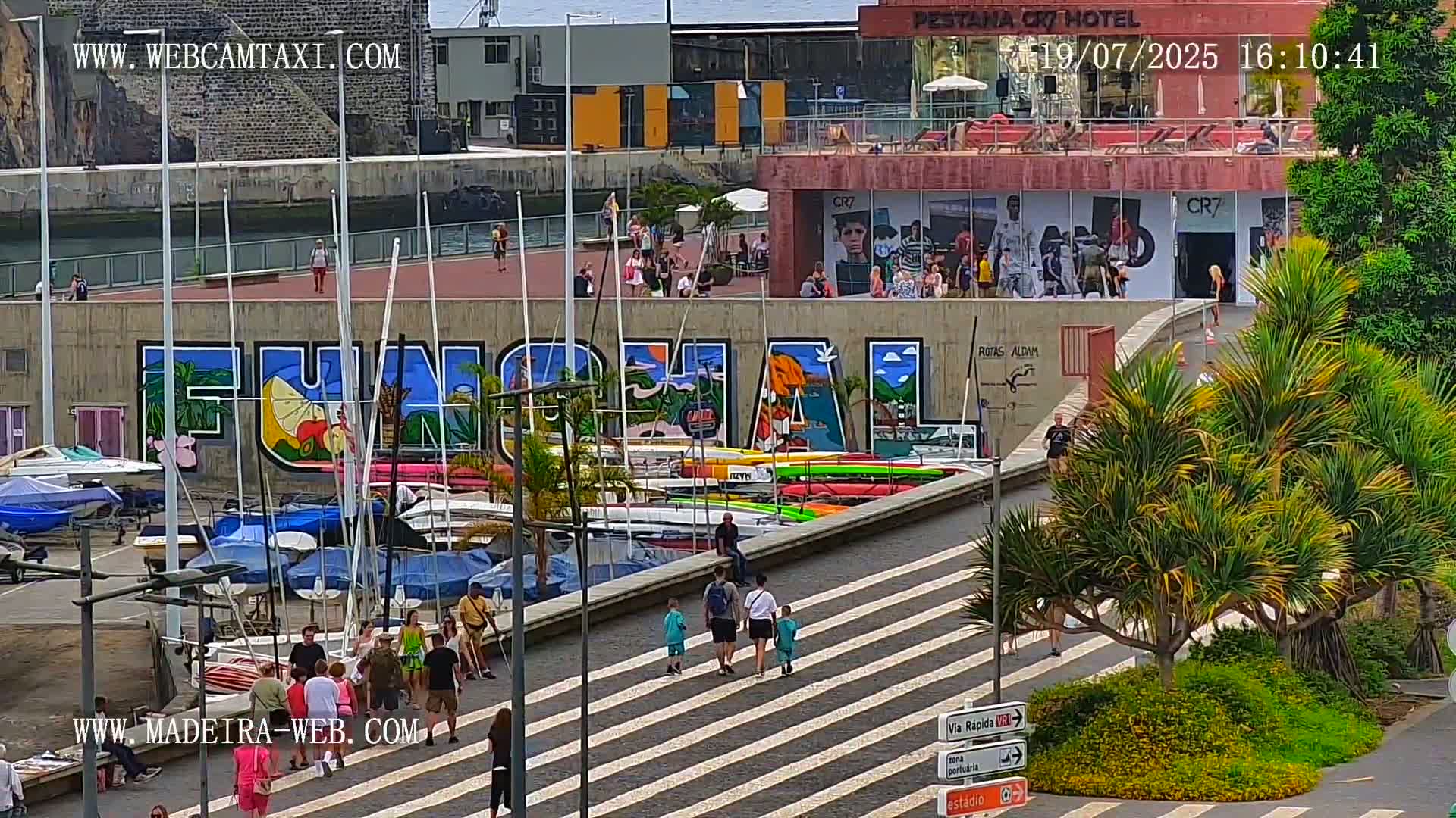 CR7 Museum & Busto do Bust of Dr. Francisco Sá Carneiro PTZ Live Cam - Funchal, Madeira, Portugal