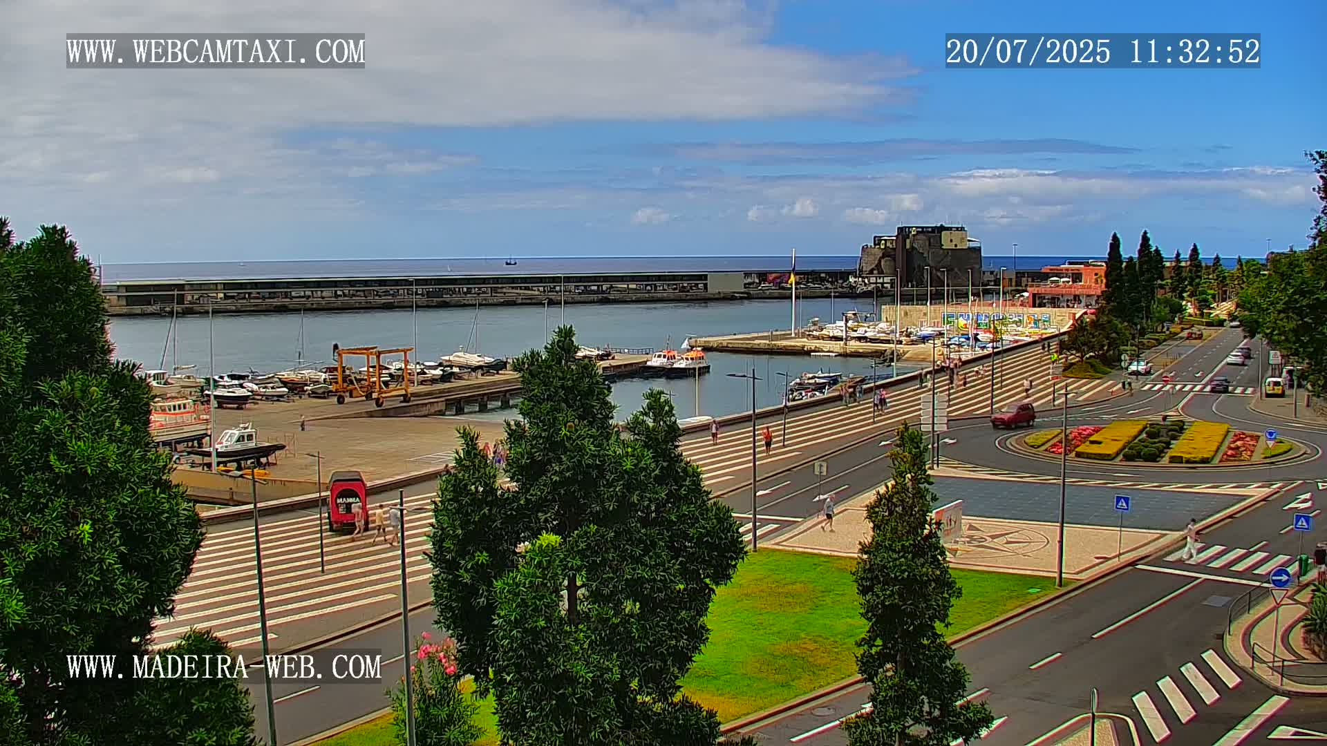CR7 Museum & Busto do Bust of Dr. Francisco Sá Carneiro PTZ Live Cam - Funchal, Madeira, Portugal