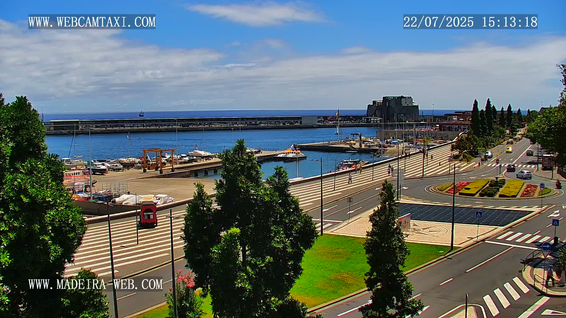 CR7 Museum & Busto do Bust of Dr. Francisco Sá Carneiro PTZ Live Cam - Funchal, Madeira, Portugal
