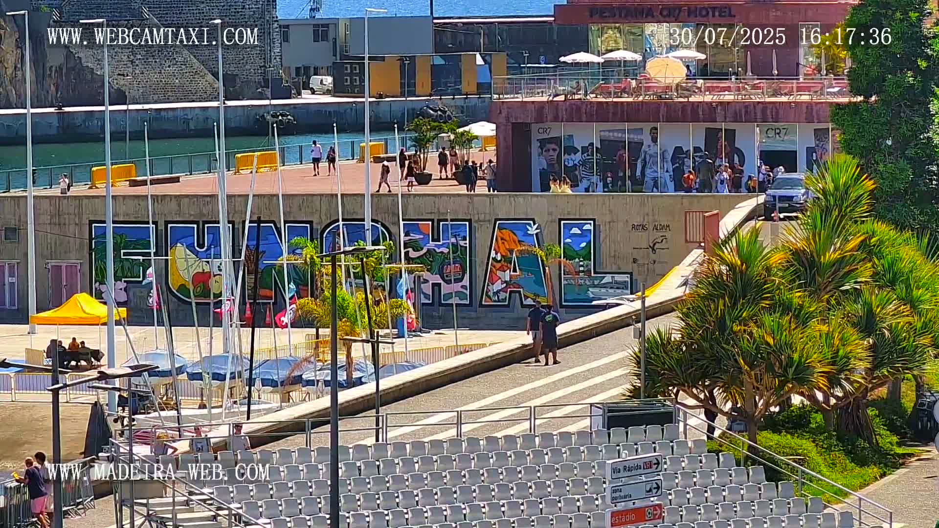 CR7 Museum & Busto do Bust of Dr. Francisco Sá Carneiro PTZ Live Cam - Funchal, Madeira, Portugal