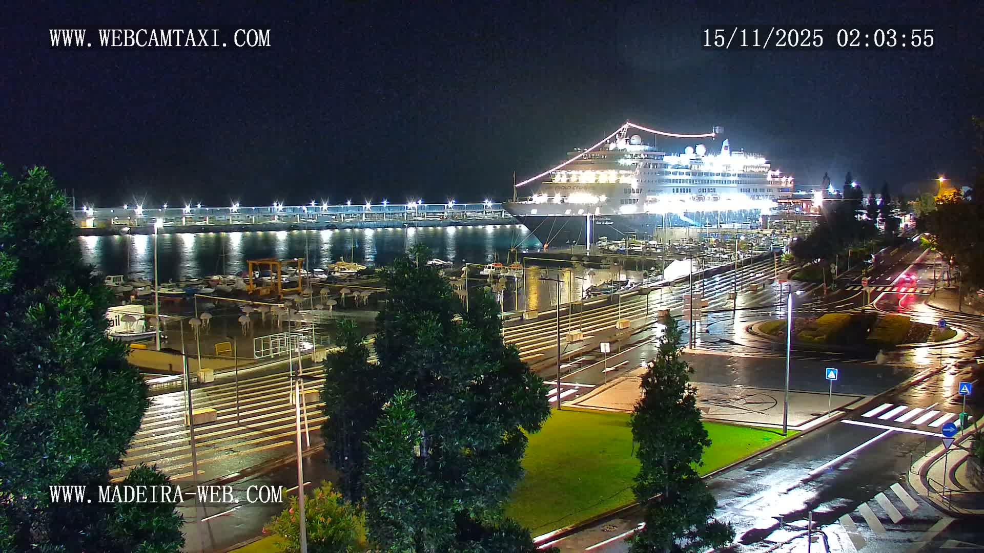CR7 Museum & Busto do Bust of Dr. Francisco Sá Carneiro PTZ Live Cam - Funchal, Madeira, Portugal