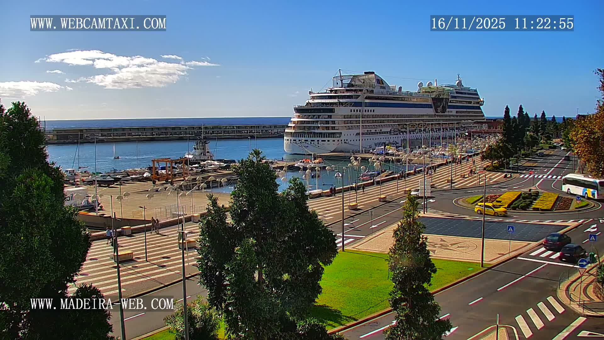 CR7 Museum & Busto do Bust of Dr. Francisco Sá Carneiro PTZ Live Cam - Funchal, Madeira, Portugal