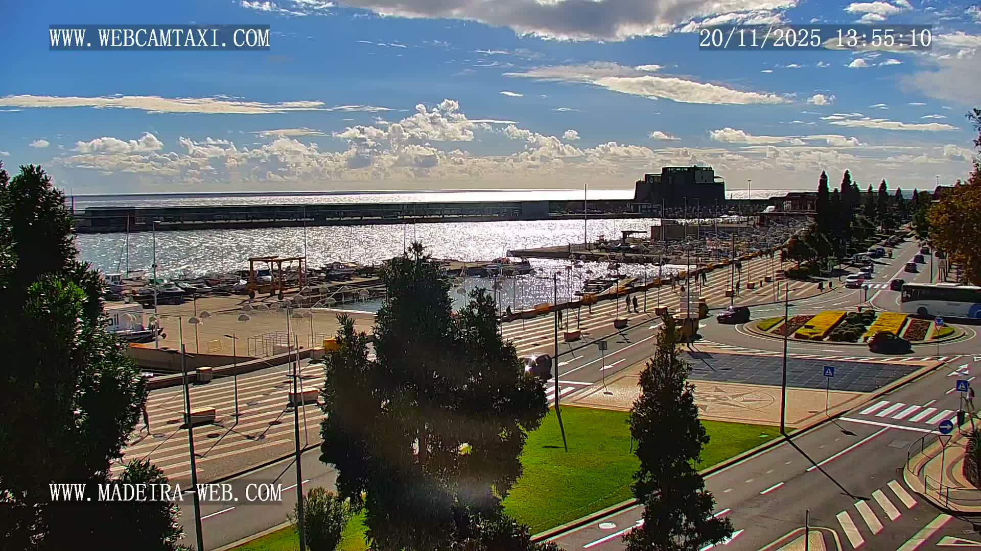 CR7 Museum & Busto do Bust of Dr. Francisco Sá Carneiro PTZ Live Cam - Funchal, Madeira, Portugal