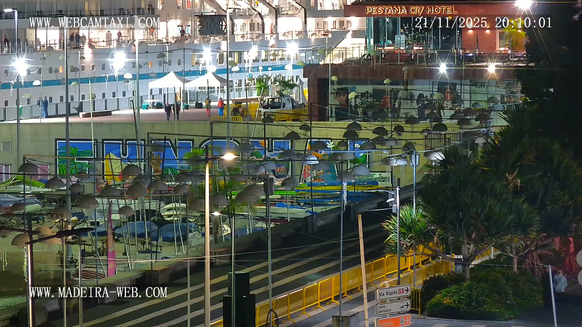 CR7 Museum & Busto do Bust of Dr. Francisco Sá Carneiro PTZ Live Cam - Funchal, Madeira, Portugal