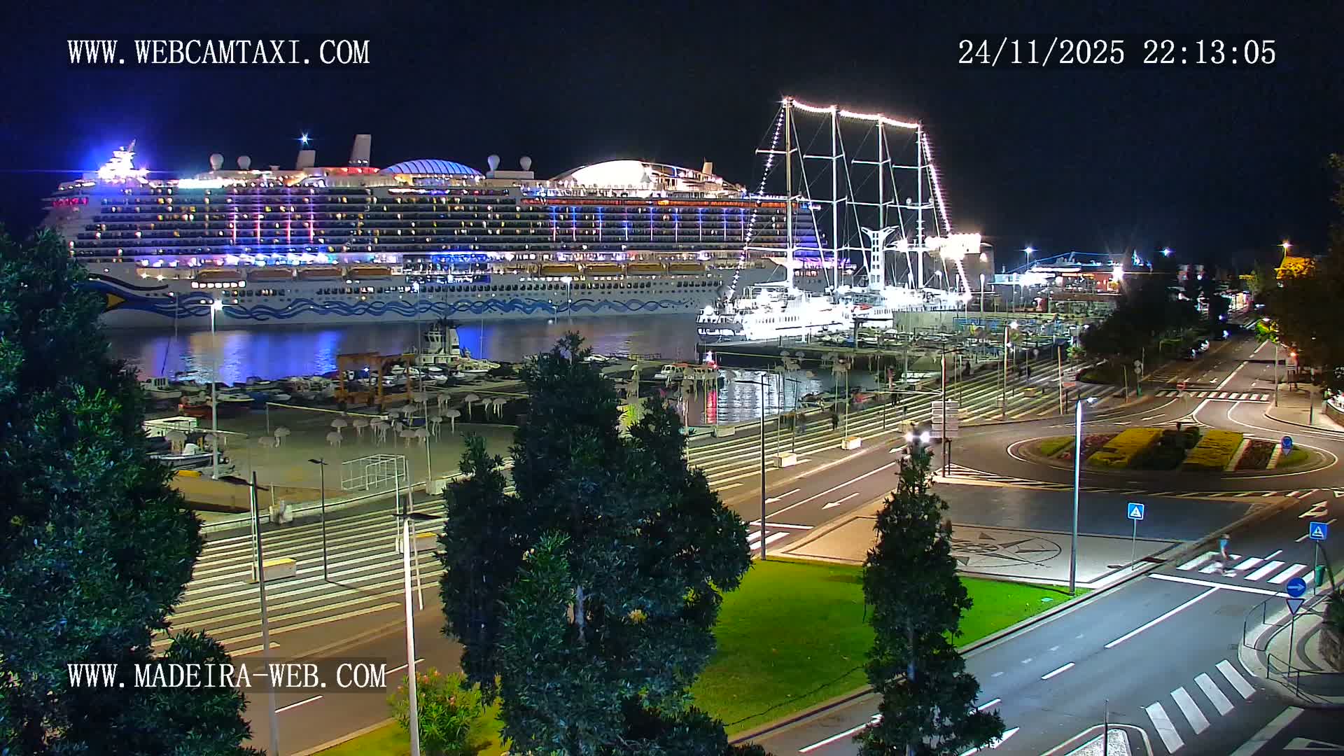 CR7 Museum & Busto do Bust of Dr. Francisco Sá Carneiro PTZ Live Cam - Funchal, Madeira, Portugal