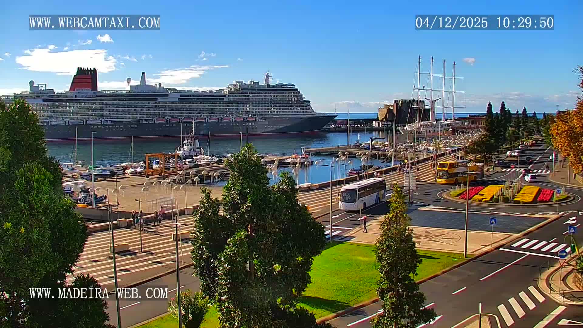 CR7 Museum & Busto do Bust of Dr. Francisco Sá Carneiro PTZ Live Cam - Funchal, Madeira, Portugal