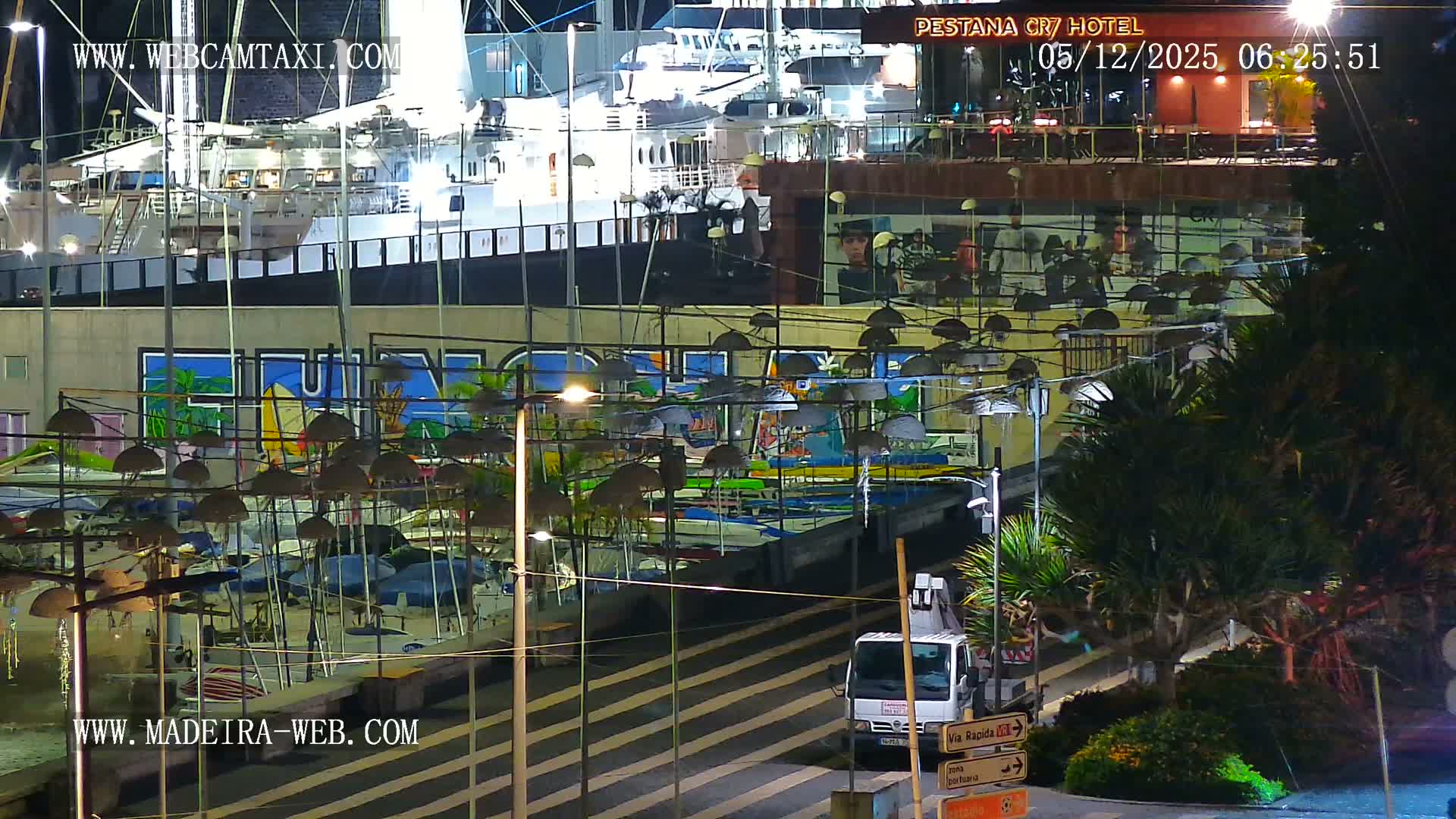 CR7 Museum & Busto do Bust of Dr. Francisco Sá Carneiro PTZ Live Cam - Funchal, Madeira, Portugal