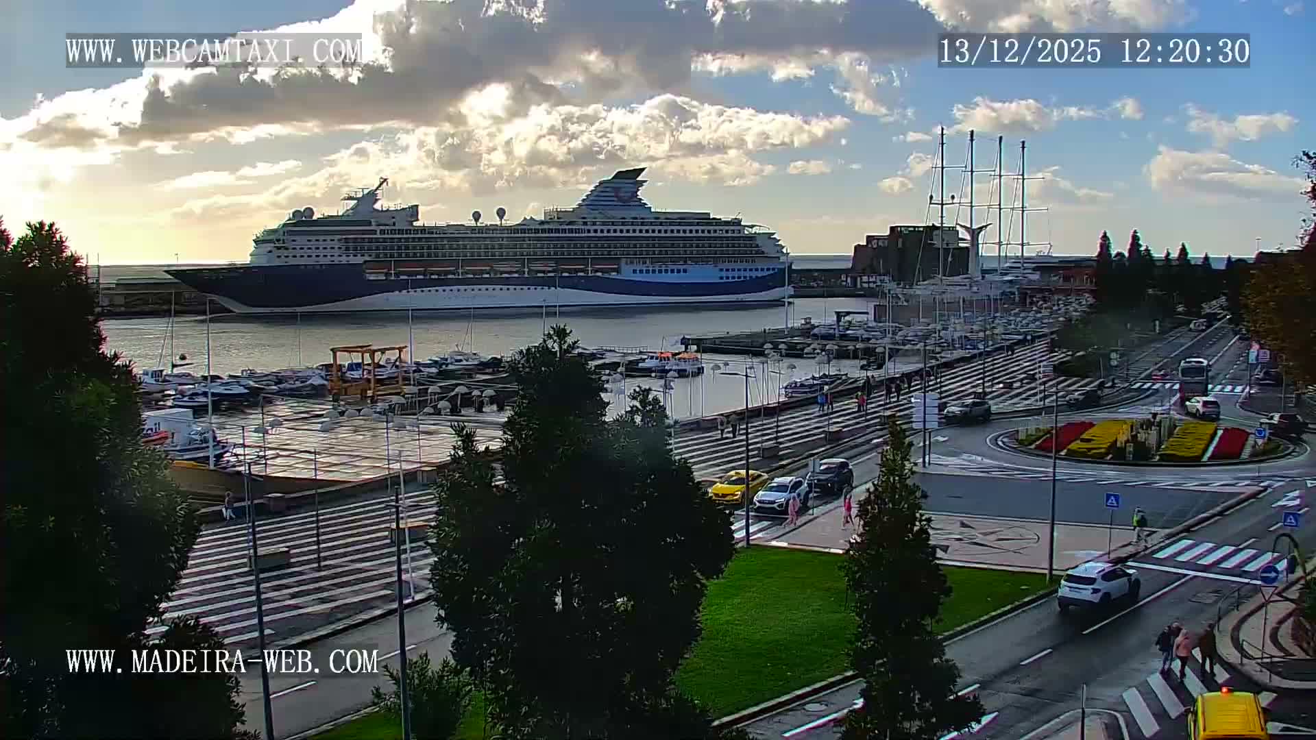 CR7 Museum & Busto do Bust of Dr. Francisco Sá Carneiro PTZ Live Cam - Funchal, Madeira, Portugal