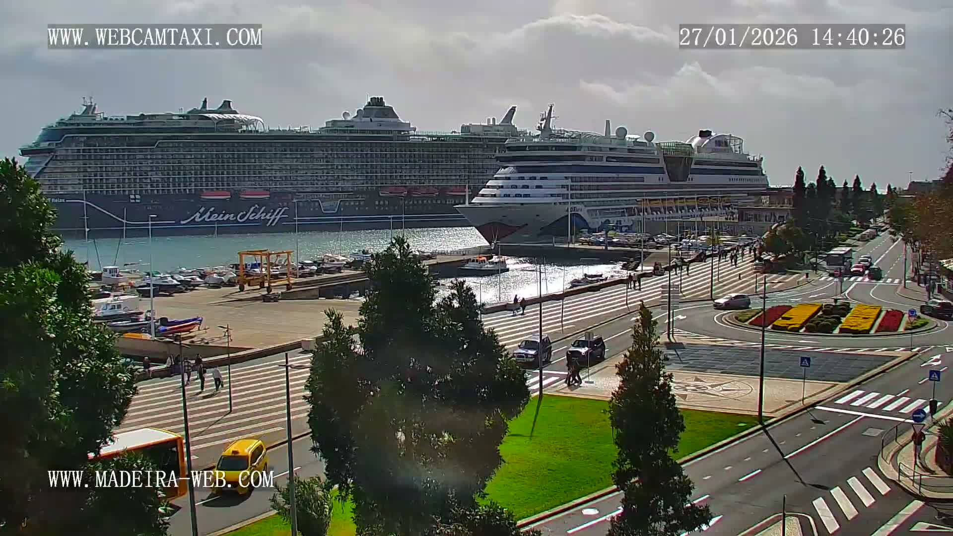 CR7 Museum & Busto do Bust of Dr. Francisco Sá Carneiro PTZ Live Cam - Funchal, Madeira, Portugal
